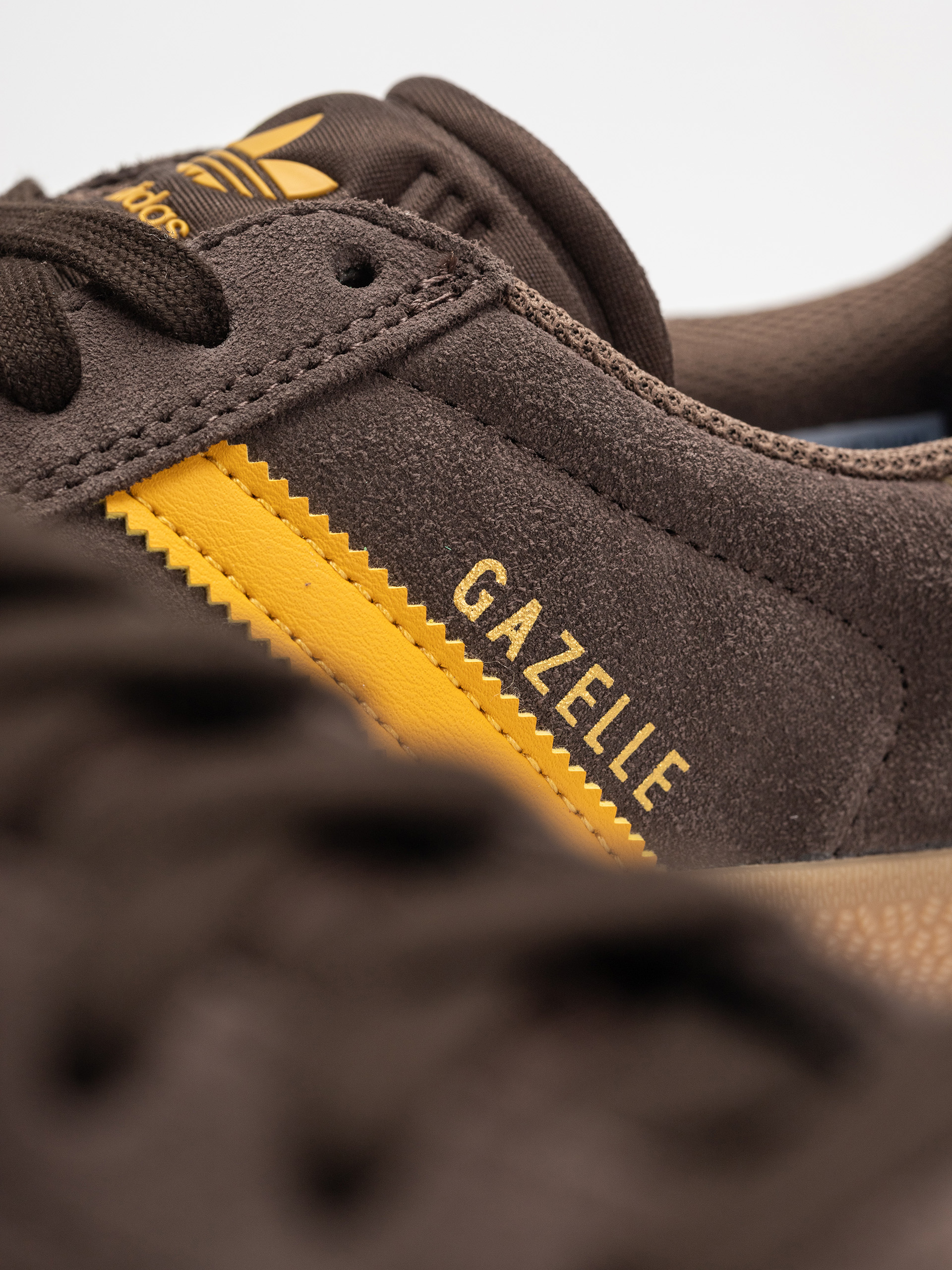 Buty adidas Gazelle ADV (crywht/crywht/gum4)