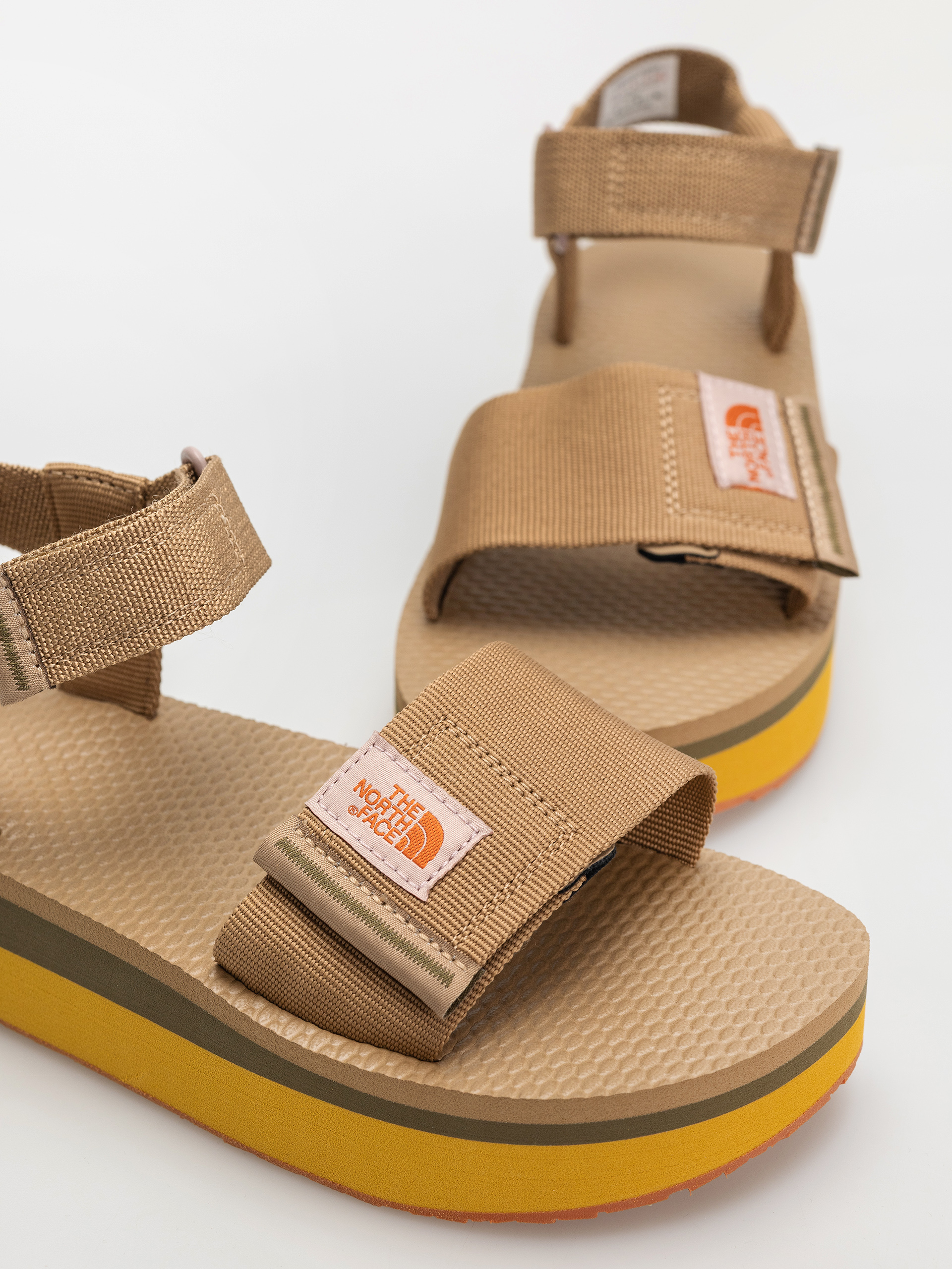 Sandały The North Face Skeena Platform Wmn (sahara/iron bronze)