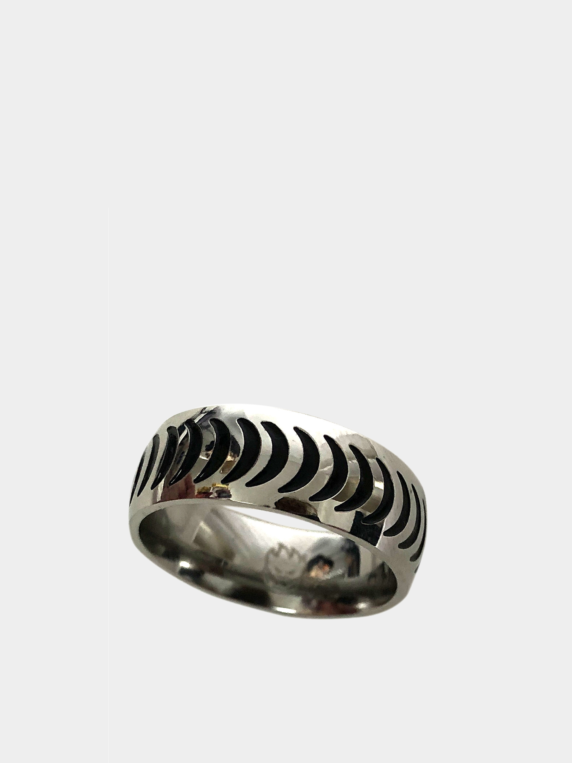 Pierścień Spitfire Crescent Ring (stainless steel w/black fill)
