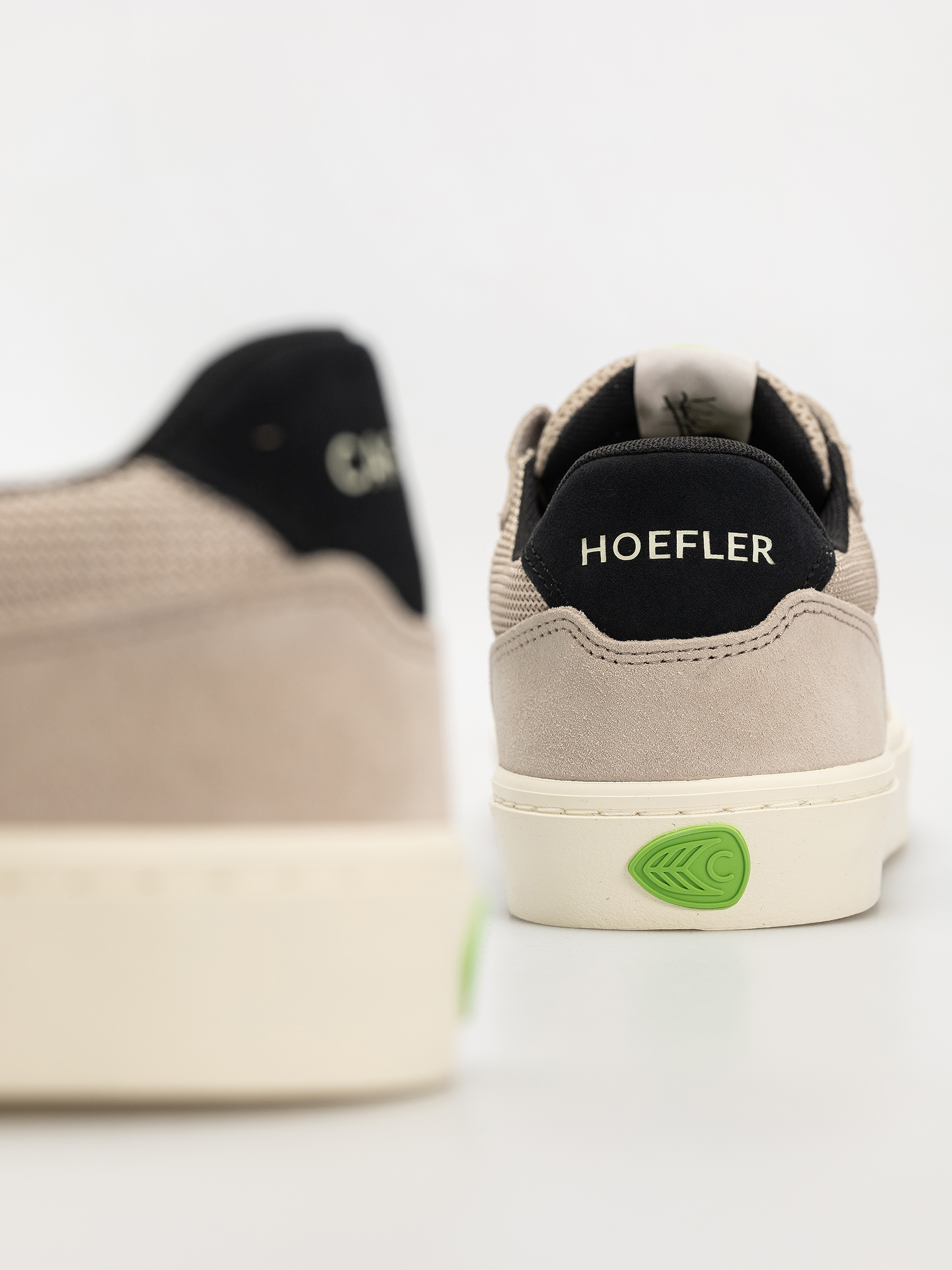 Buty Cariuma T20 Pro (plaza taupe suede and mesh black logo)