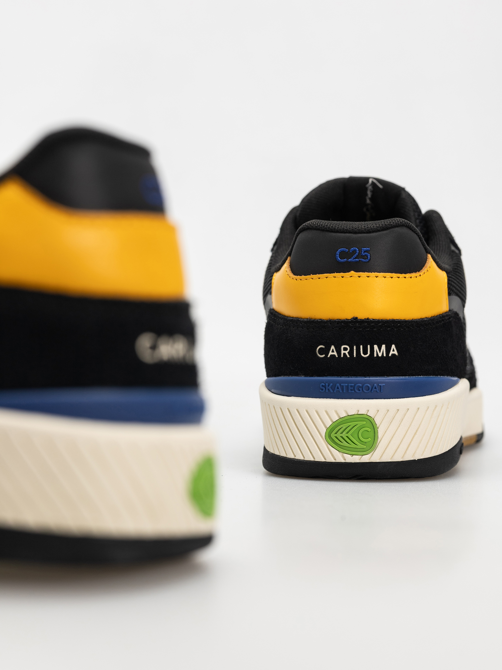 Buty Cariuma Skategoat C25 Pro (black suede and mesh ivory logo yellow)
