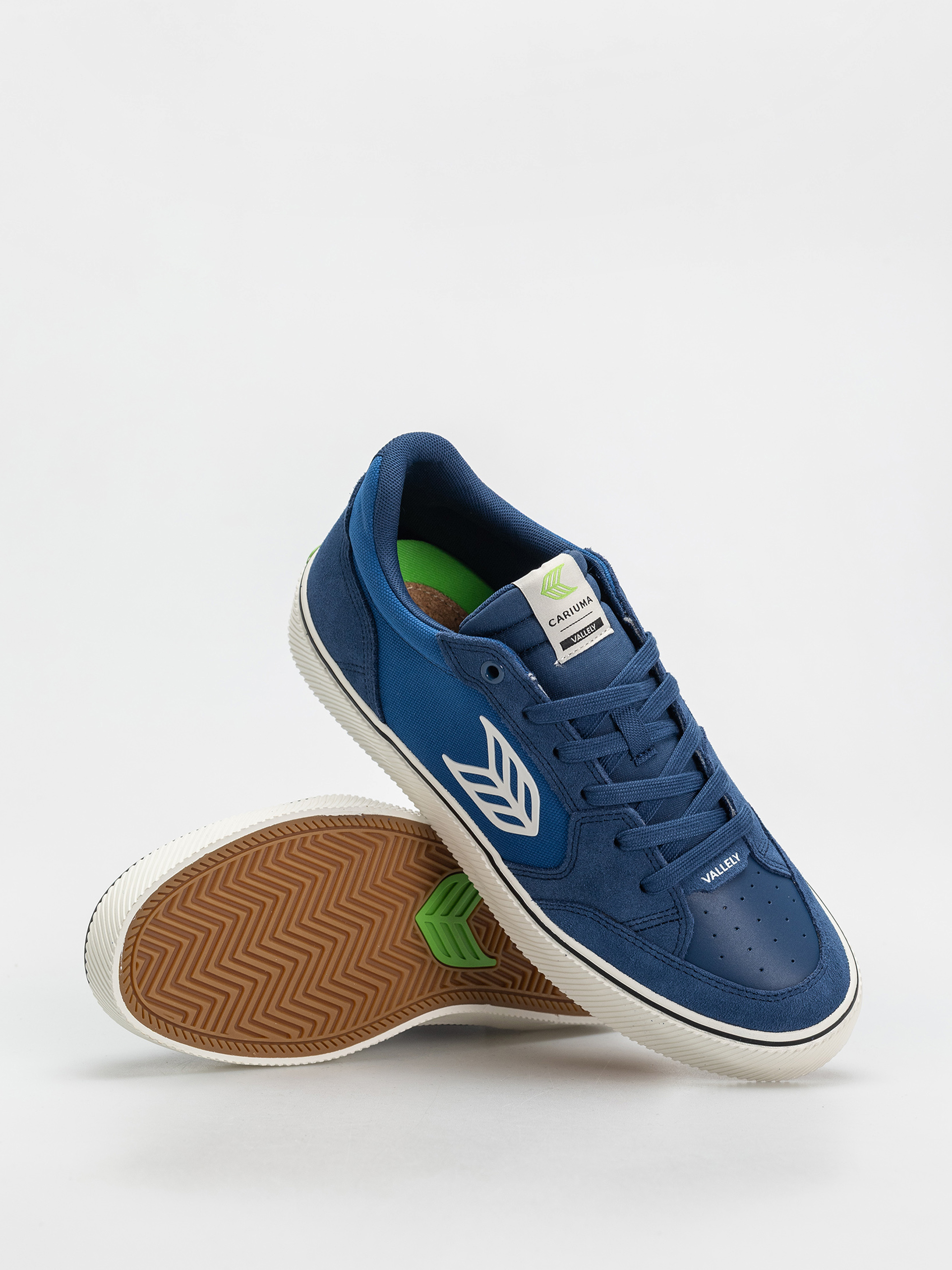 Buty Cariuma Vallely Pro (mystery blue suede and cordura off white logo)