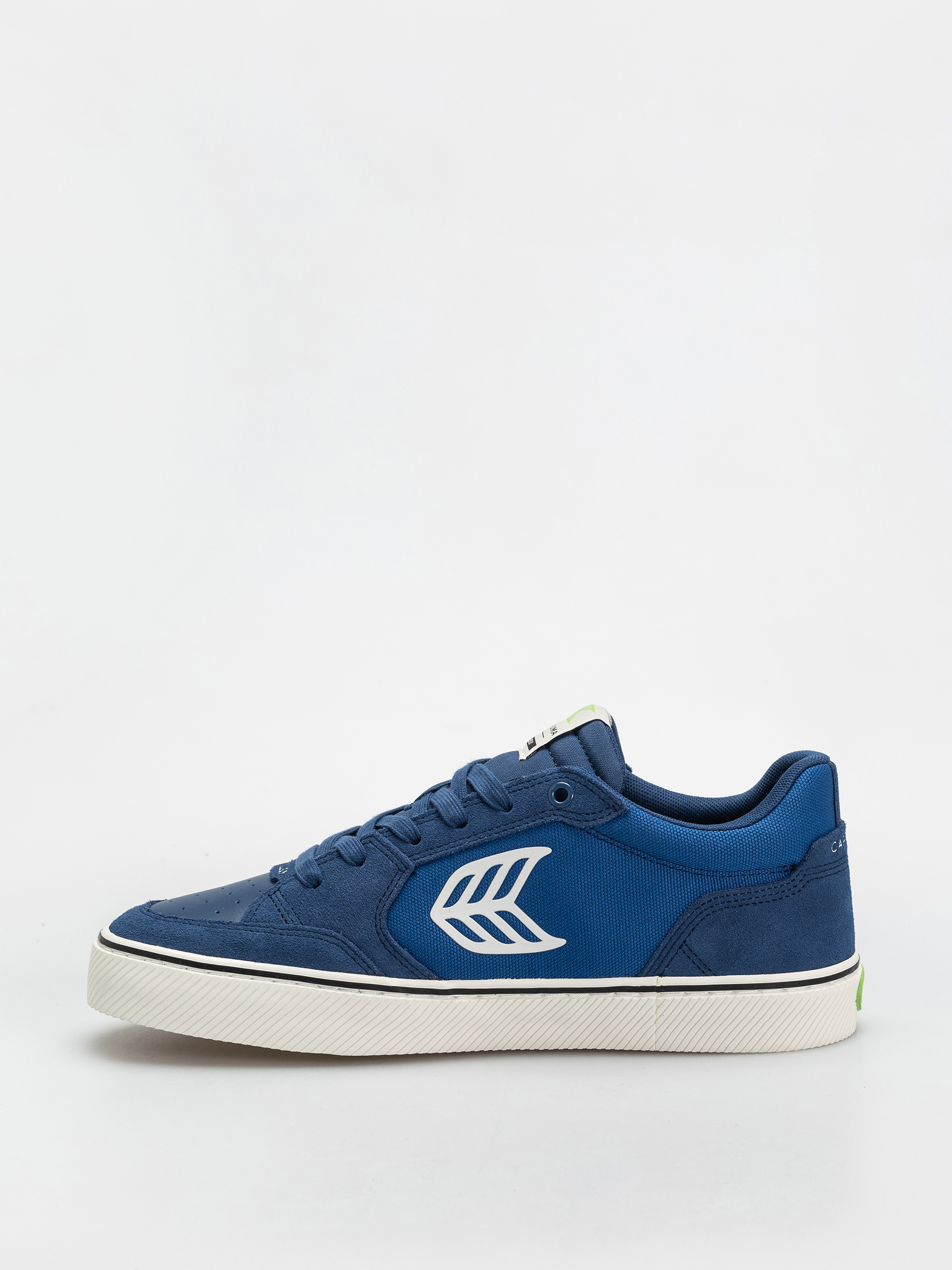 Buty Cariuma Vallely Pro (mystery blue suede and cordura off white logo)