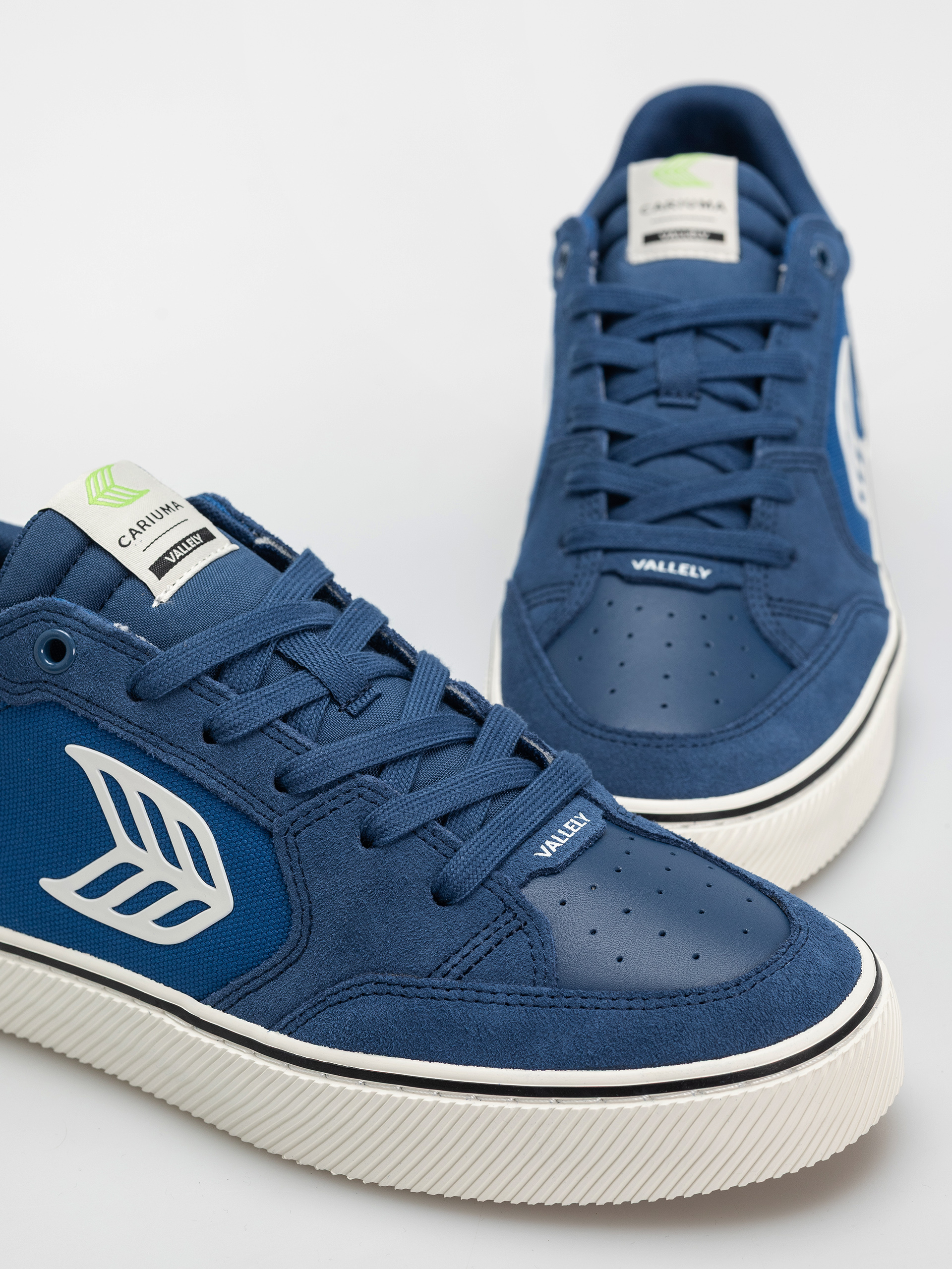 Buty Cariuma Vallely Pro (mystery blue suede and cordura off white logo)