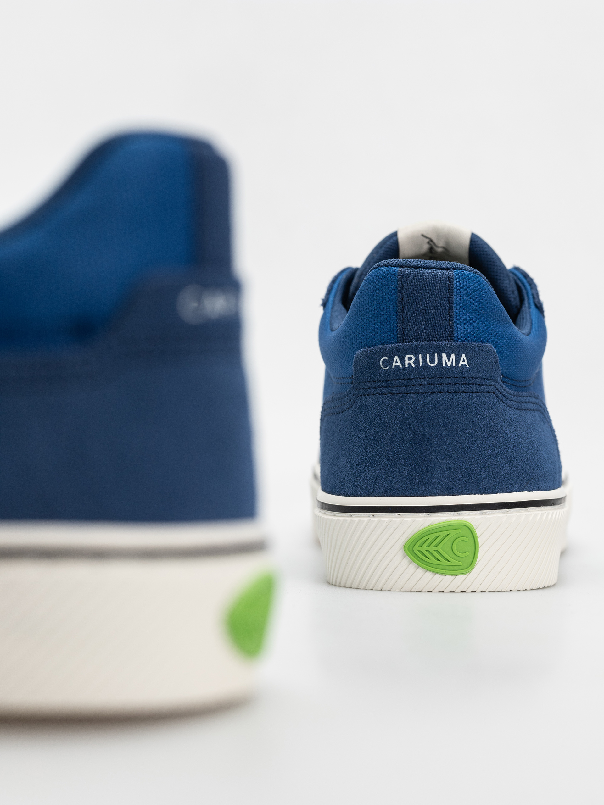 Buty Cariuma Vallely Pro (mystery blue suede and cordura off white logo)