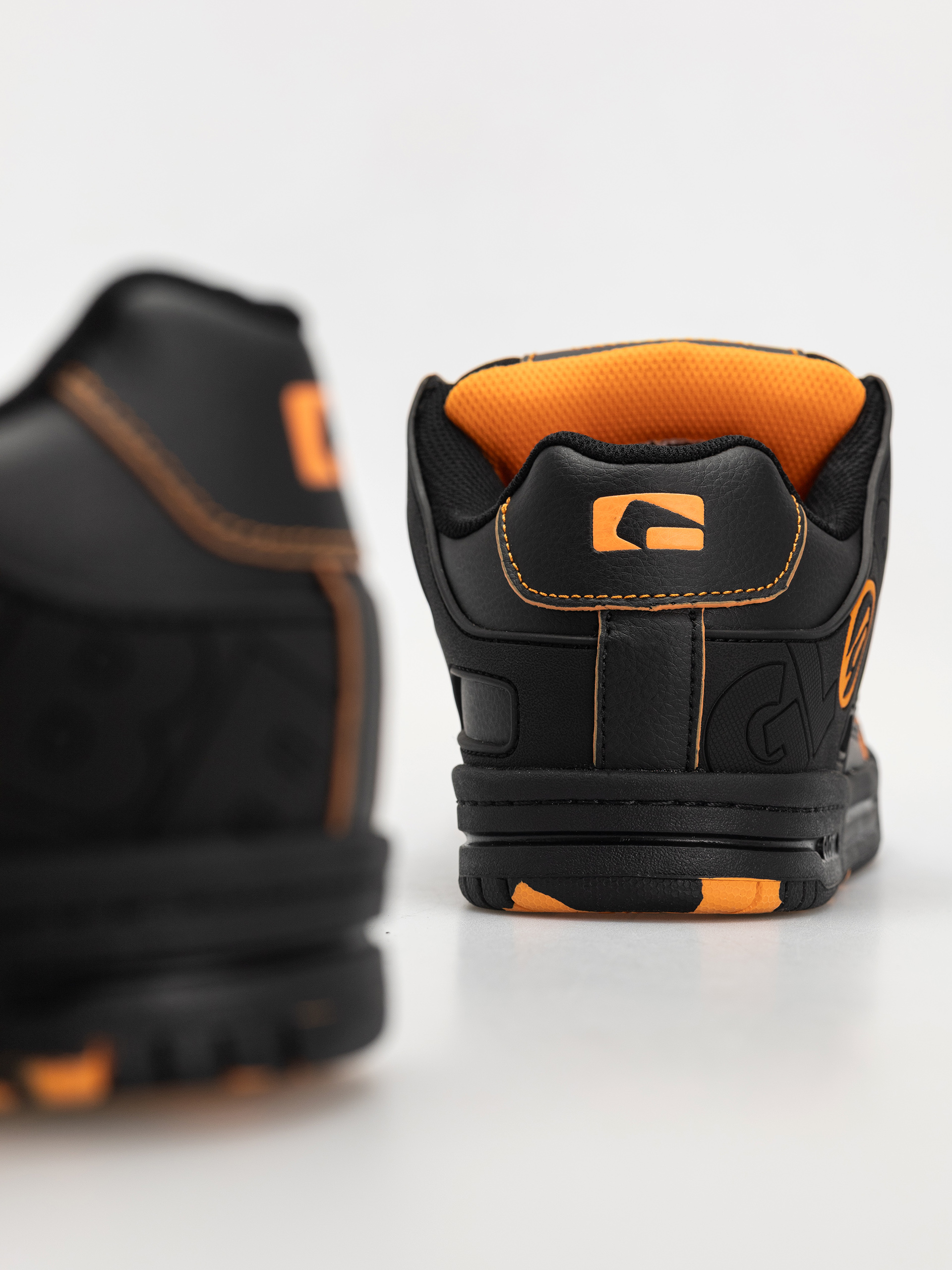 Buty Globe Tilt (black orange mosaic)