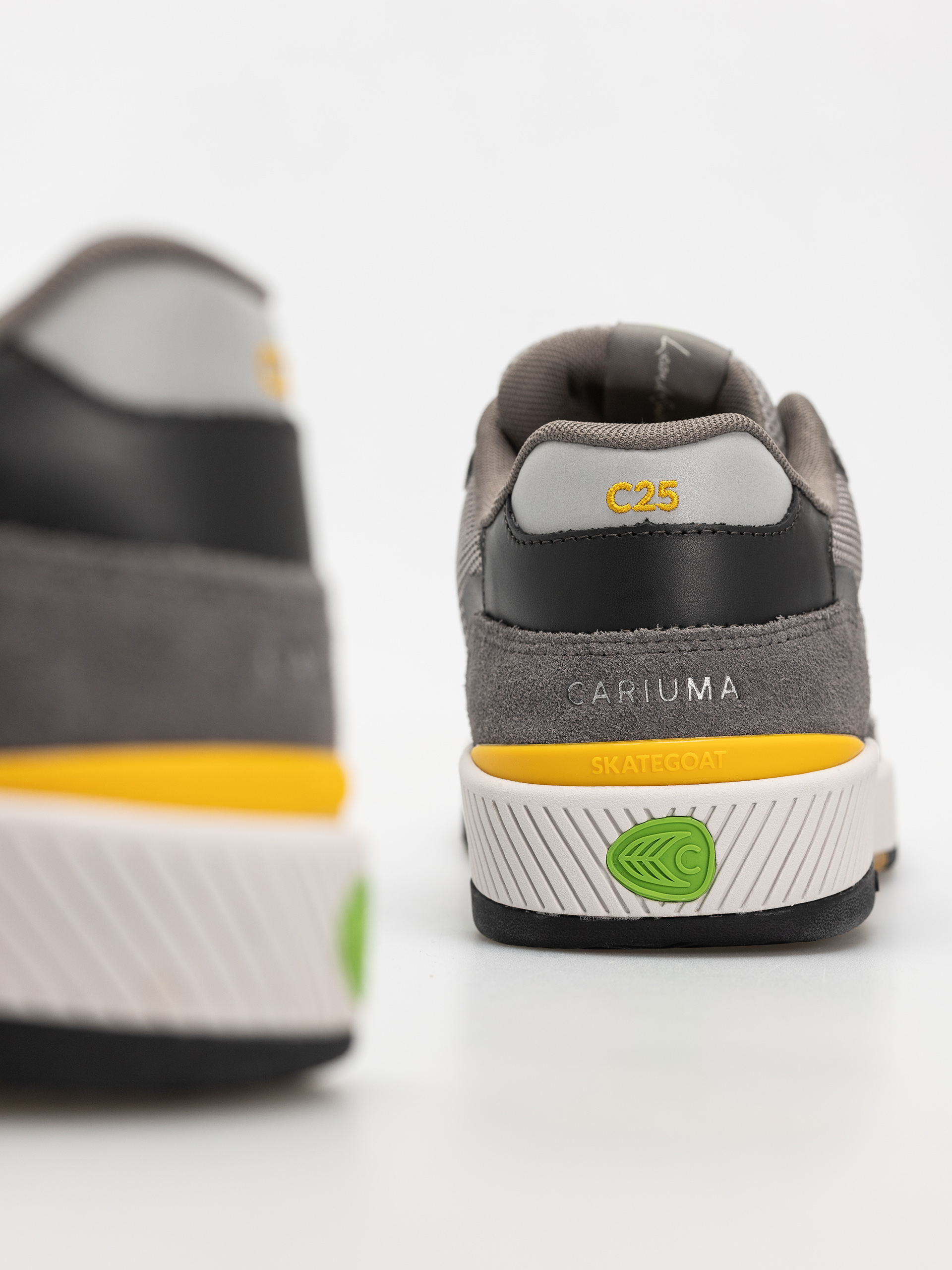 Buty Cariuma Skategoat C25 Pro (charcoal grey suede light grey mesh ice logo yellow)