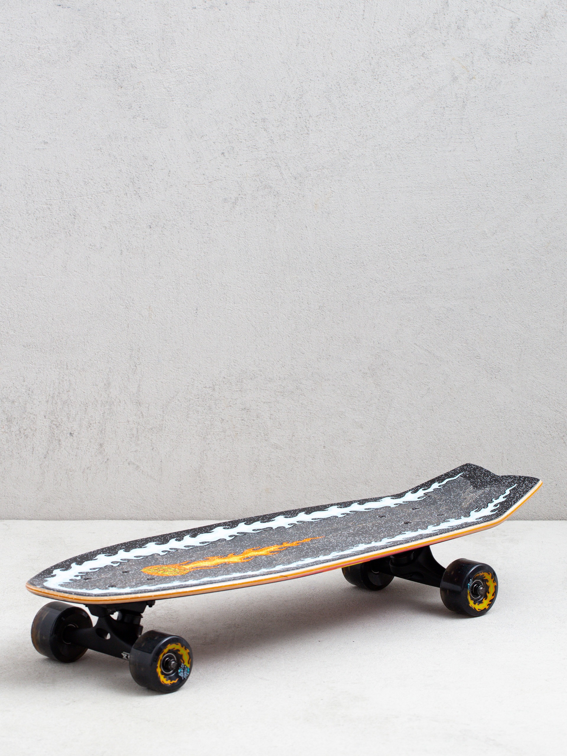 Deskorolka cruiser Santa Cruz Flaming Dice Dot (black/red/white)