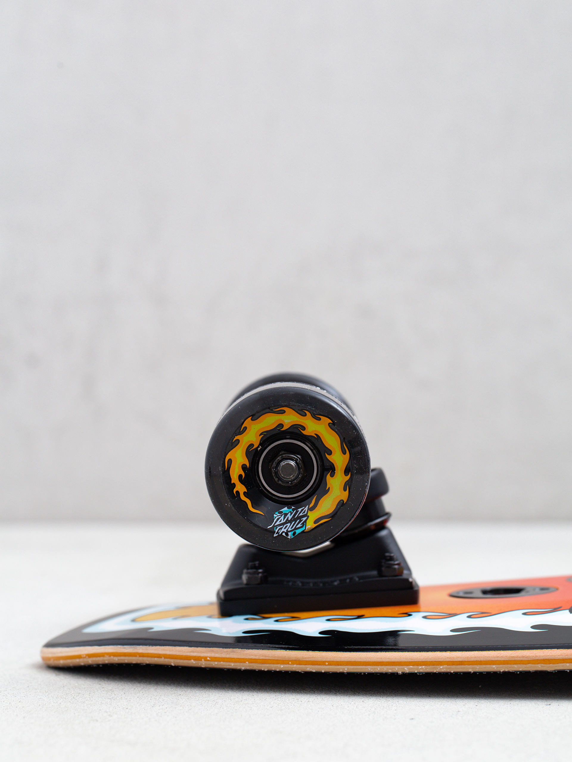 Deskorolka cruiser Santa Cruz Flaming Dice Dot (black/red/white)