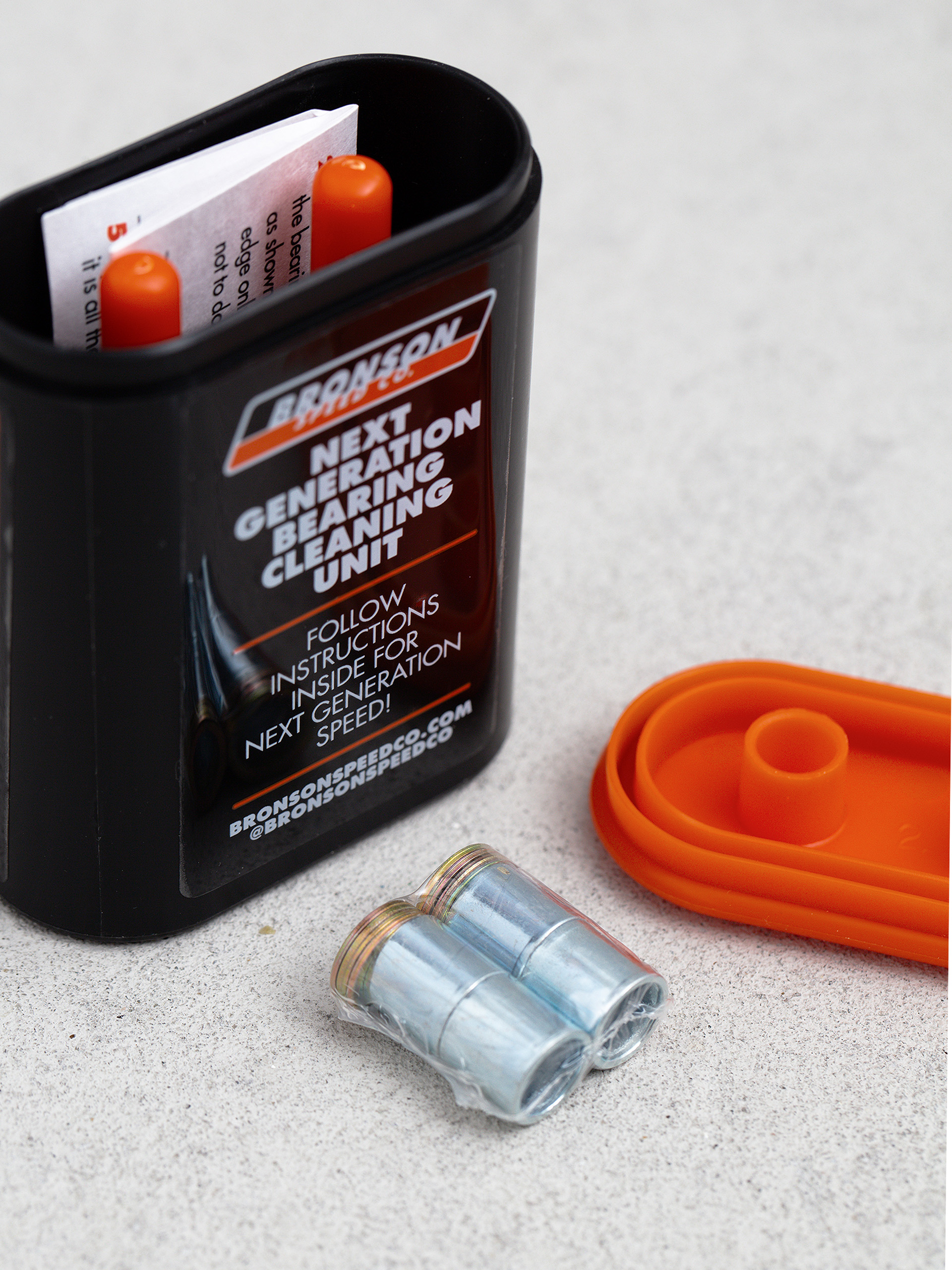 Cleaner do łożysk Bronson Bearing Cleaning Unit (black/orange)