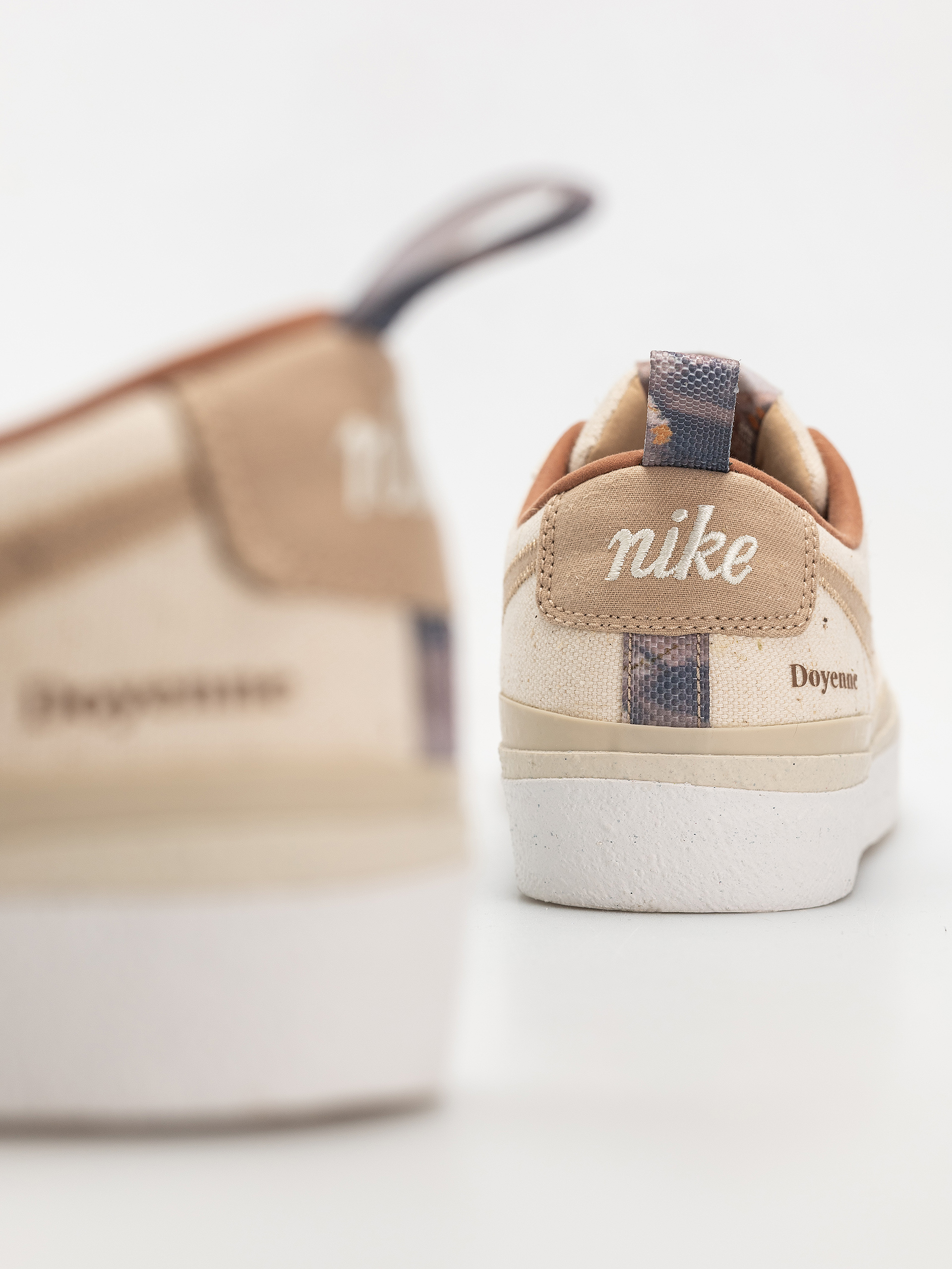 Buty Nike SB Blazer Low X Doyenne (coconut milk/rattan limestone rattan)
