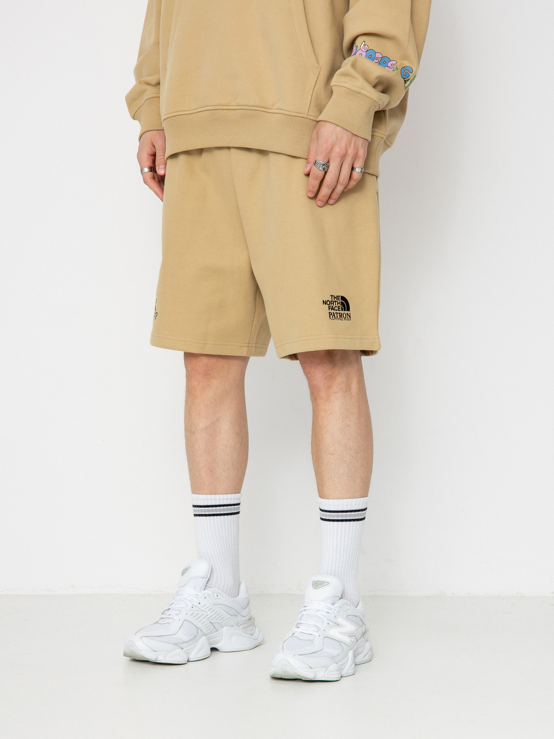 Szorty The North Face Mountain Cleanup Relaxed (khaki stone)