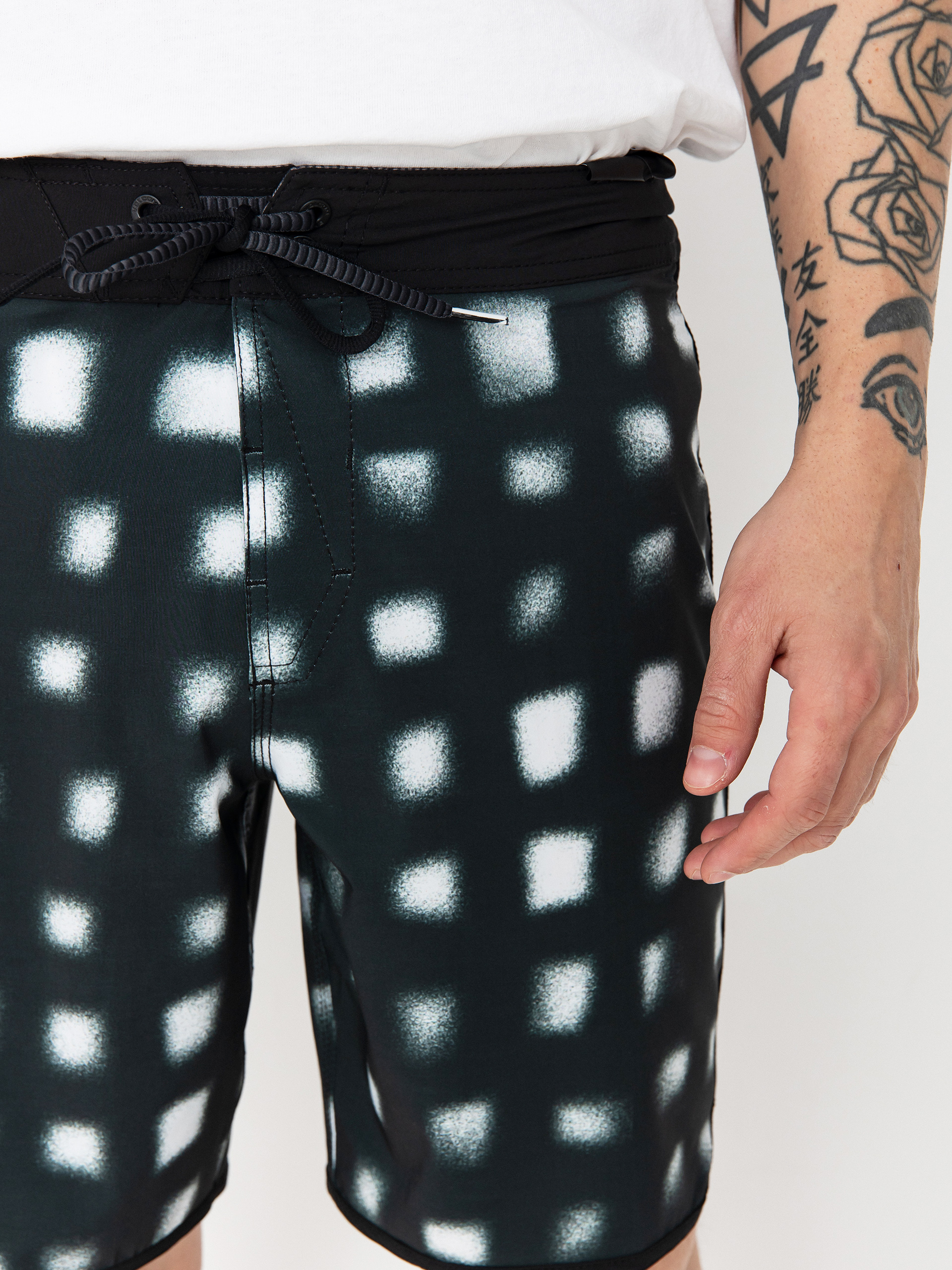 Boardshorty Volcom Infuse Scallop Mod 19 (black)