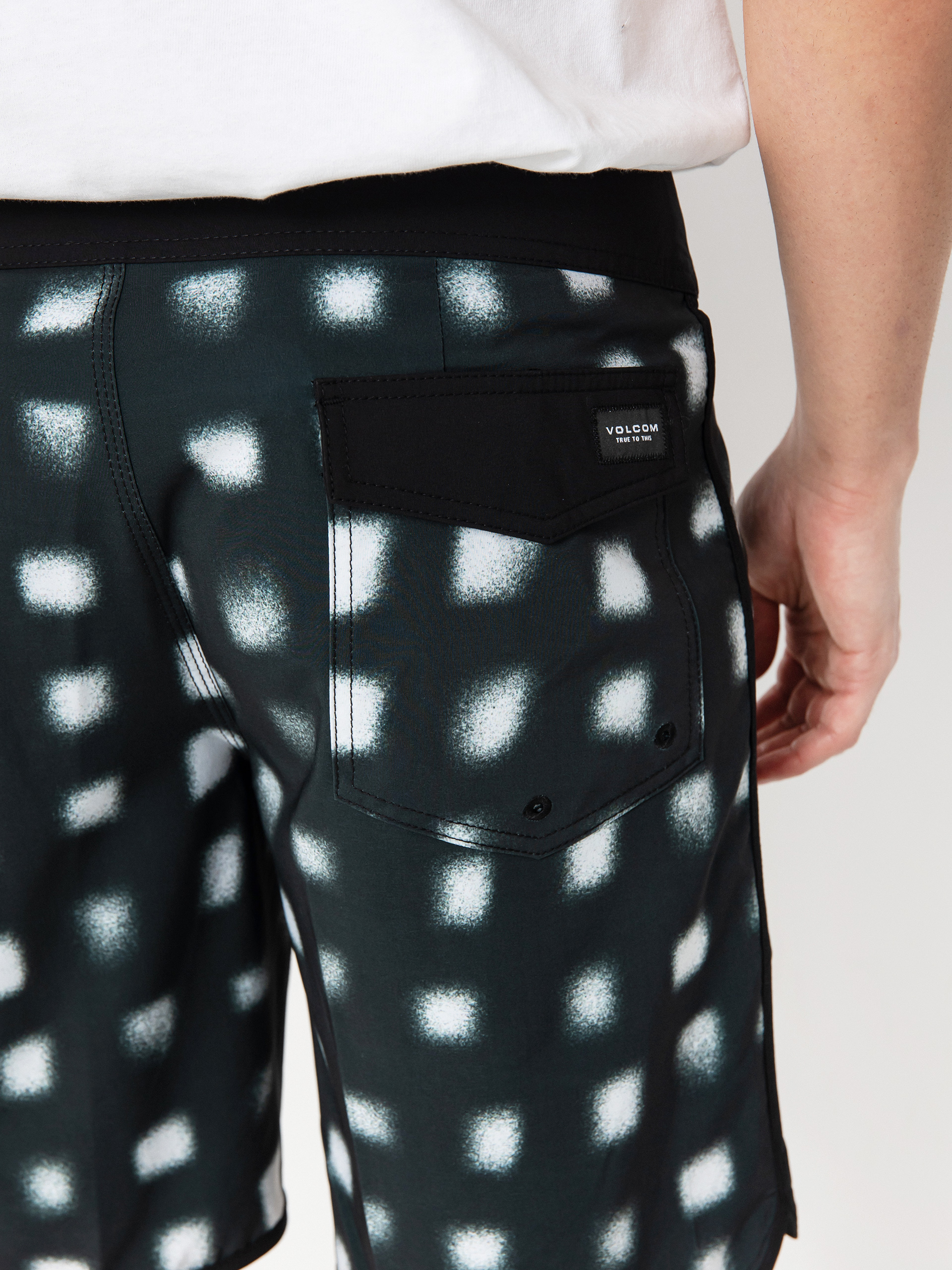 Boardshorty Volcom Infuse Scallop Mod 19 (black)