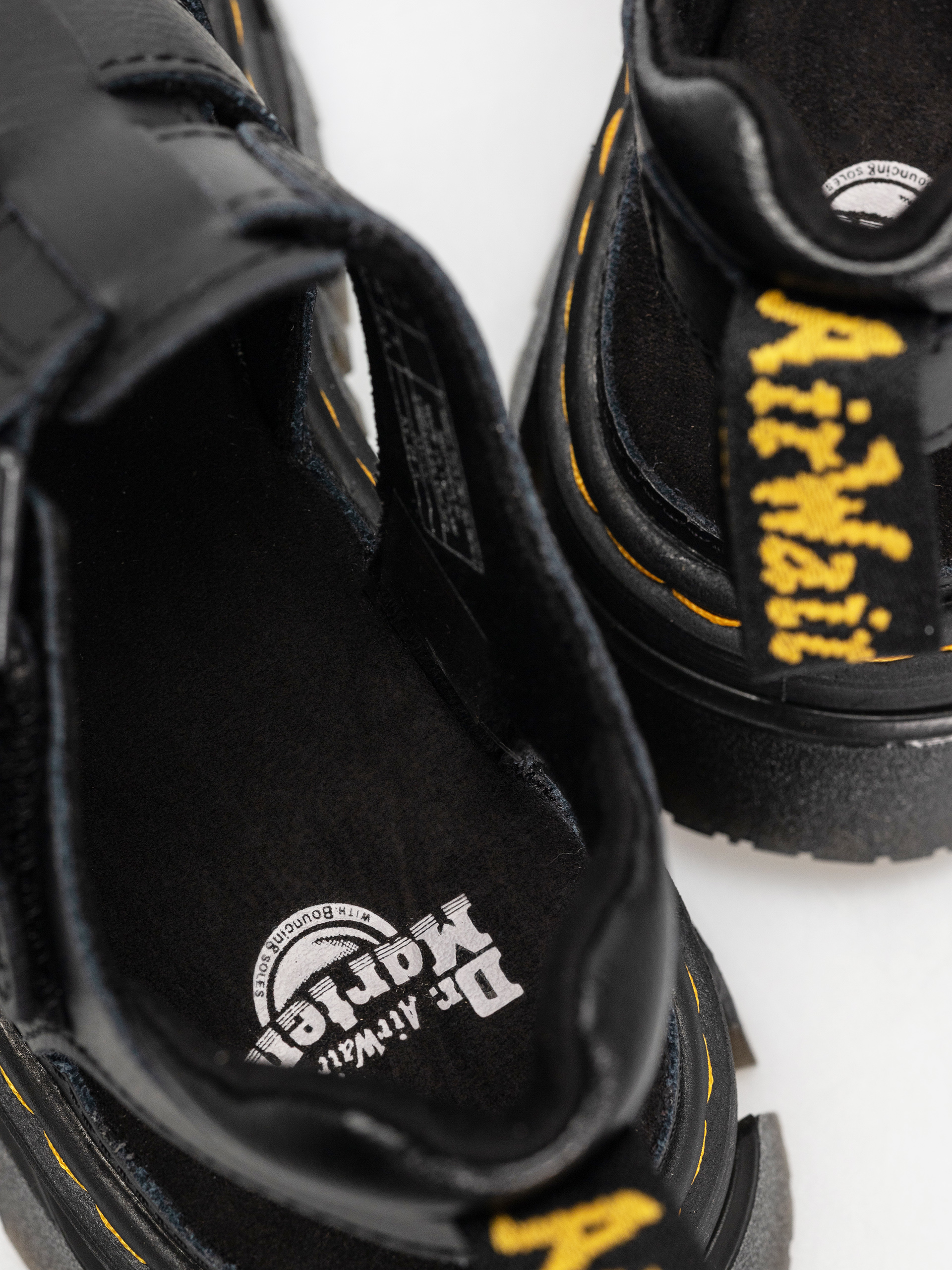 Sandały Dr. Martens Mattison 3 Strap Wmn (black athena)