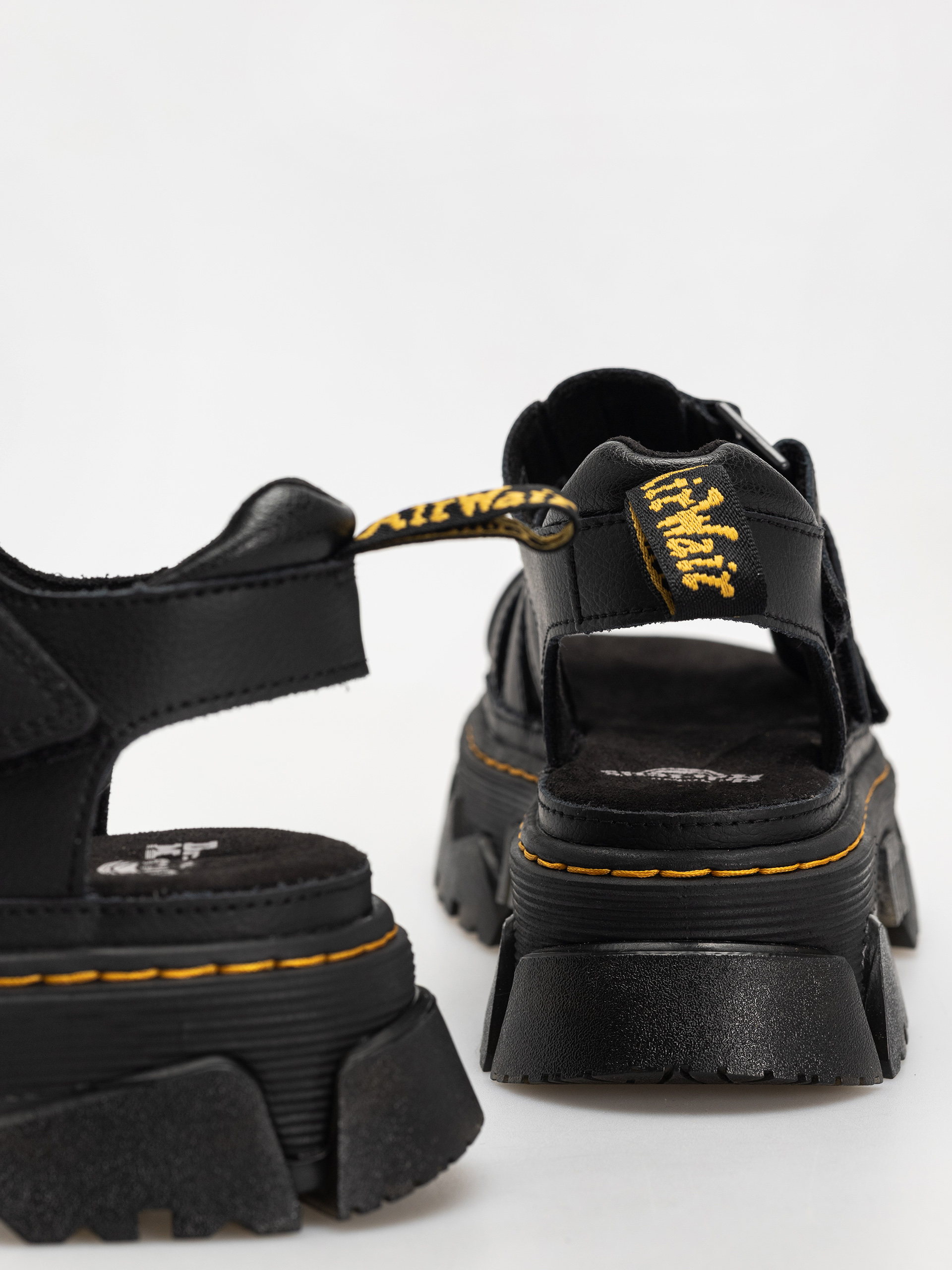 Sandały Dr. Martens Mattison 3 Strap Wmn (black athena)