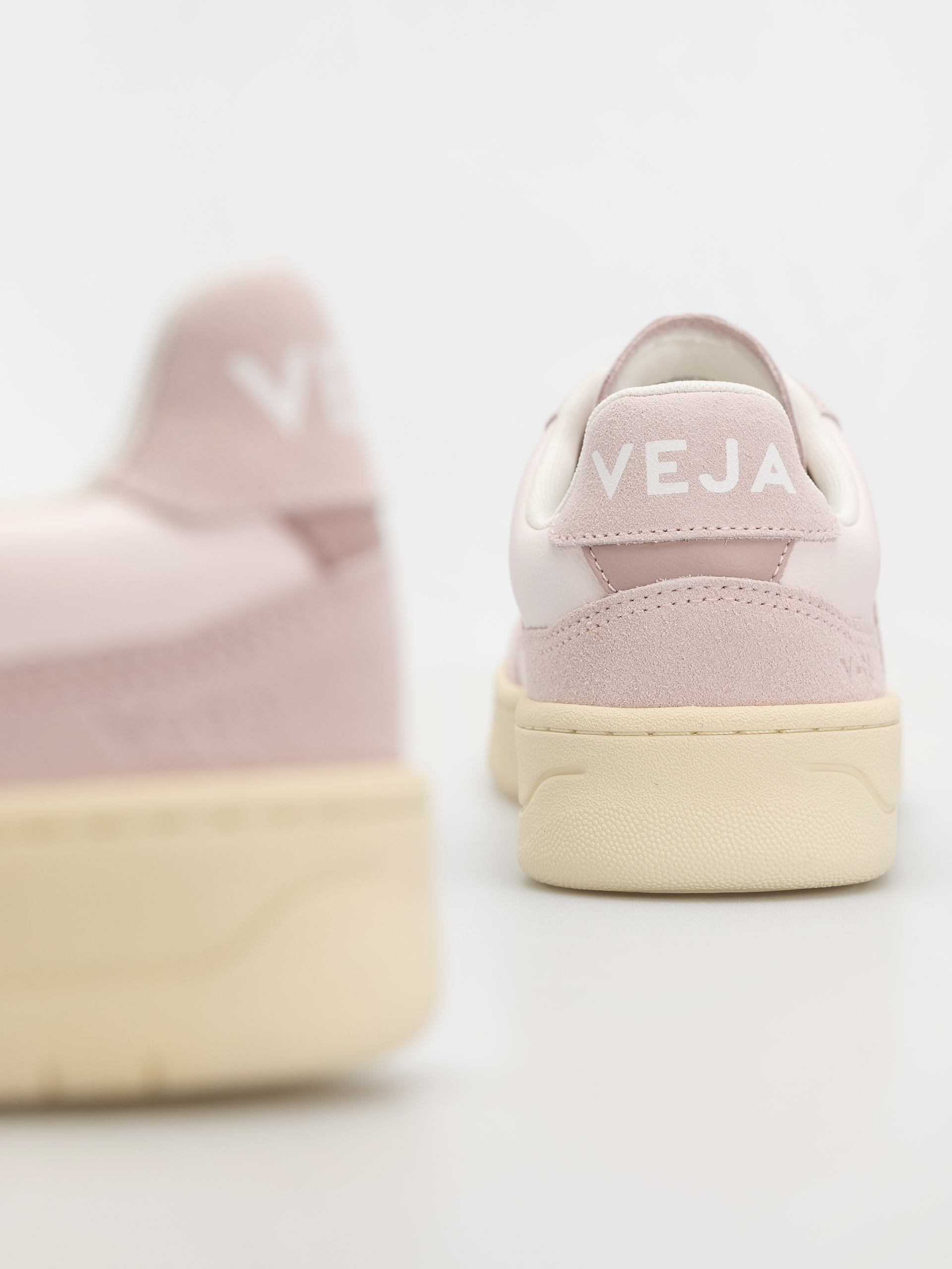 Buty Veja V-90 Wmn (lassi petale)