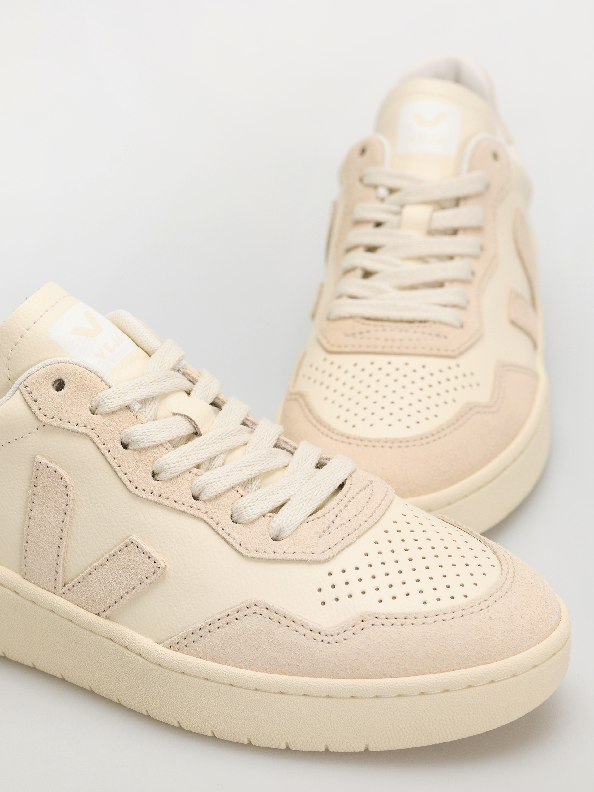 Buty Veja V-90 Wmn (cashew oat)