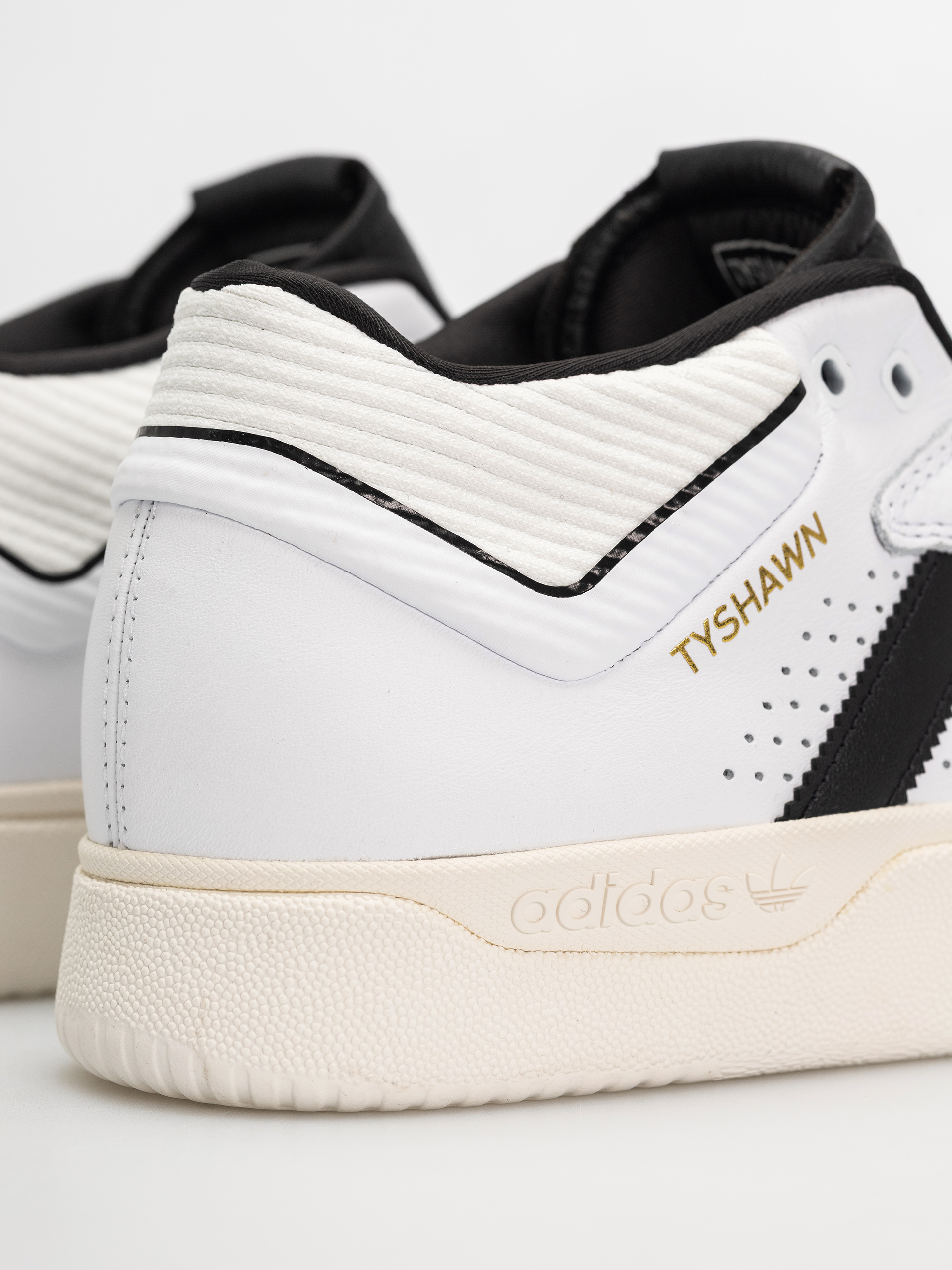 Buty adidas Tyshawn (ftwwht/cblack/ftwwht)