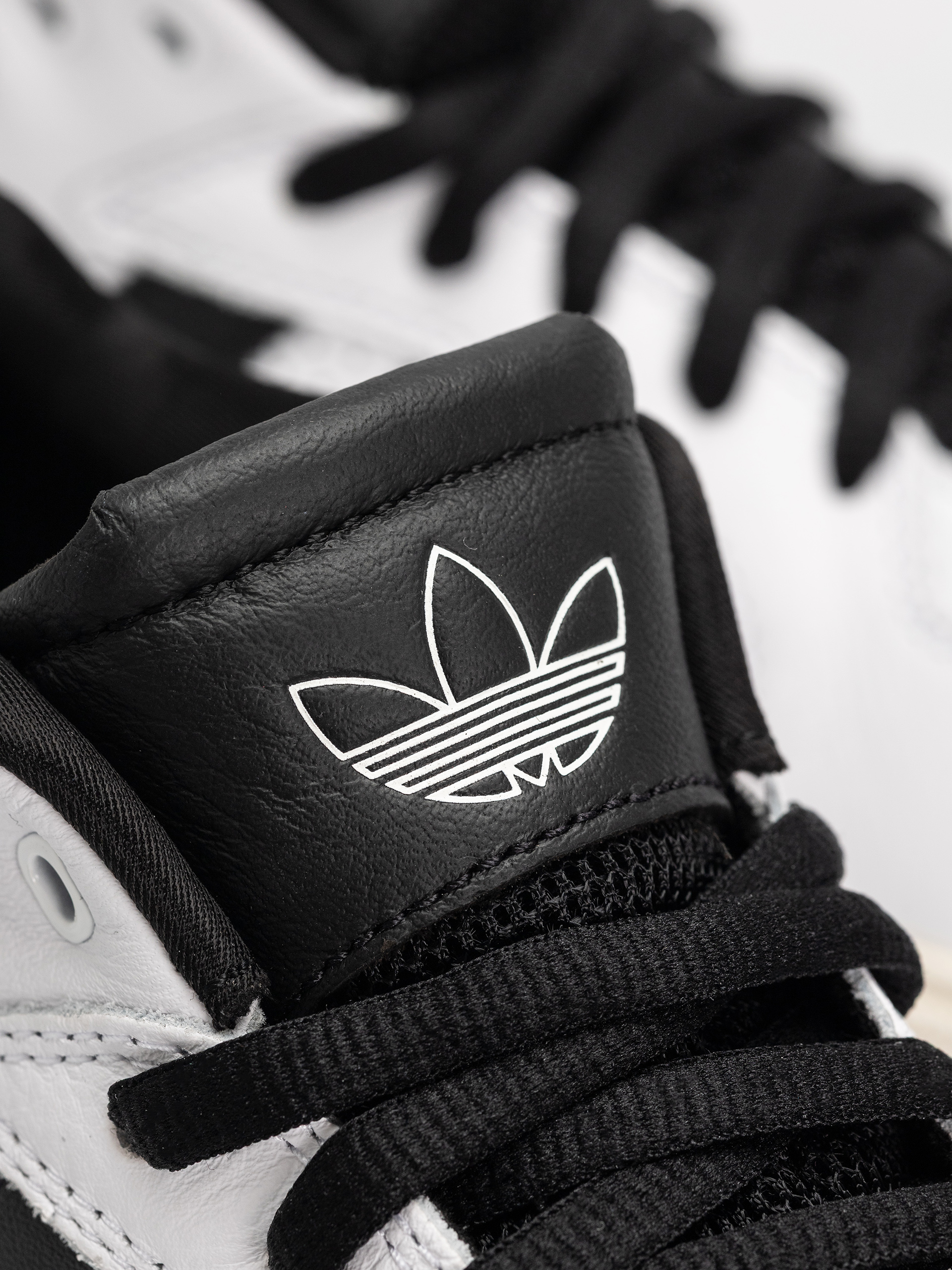 Buty adidas Tyshawn (ftwwht/cblack/ftwwht)