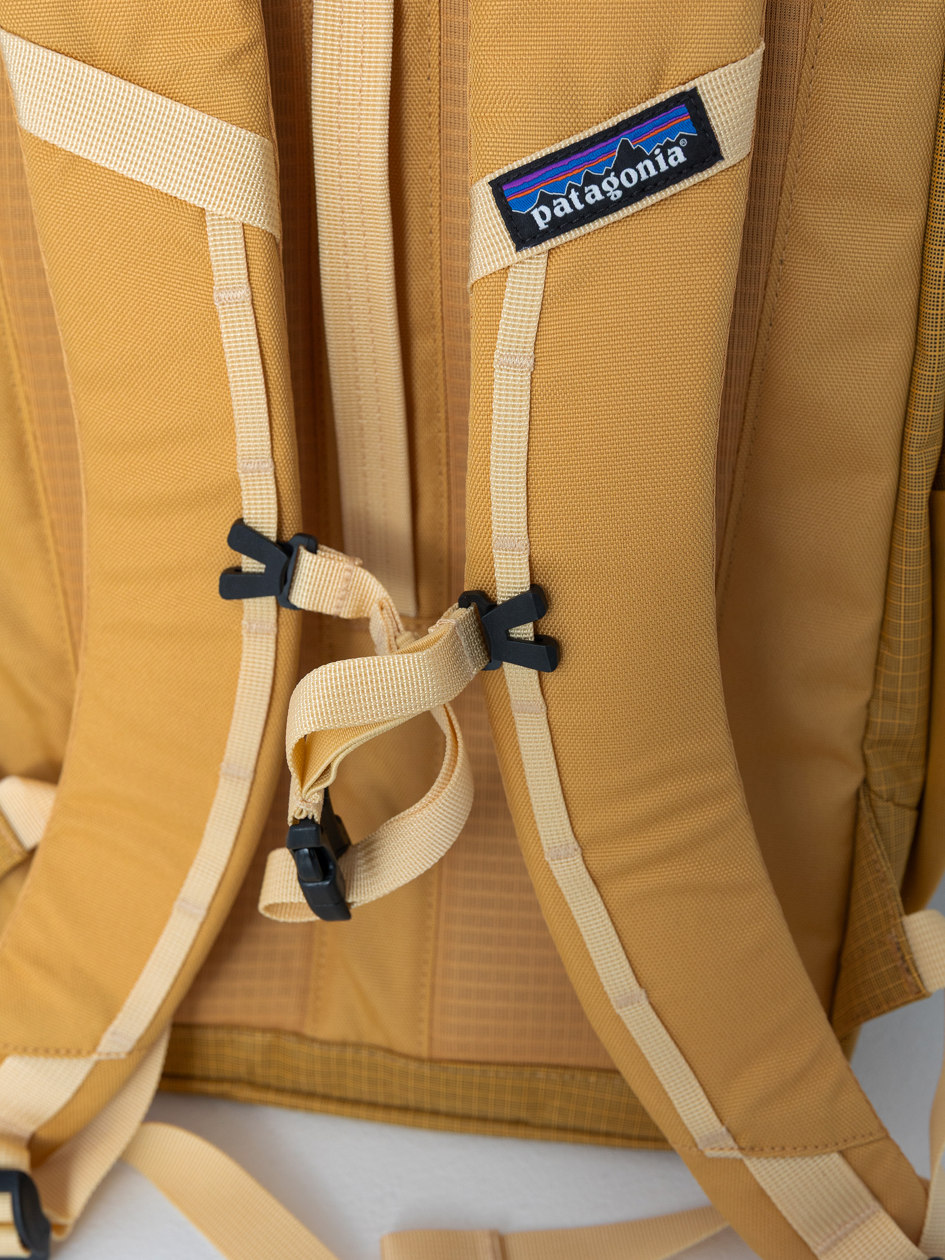 Plecak Patagonia Black Hole Pack 32L (pufferfish gold w/beeswax tan)