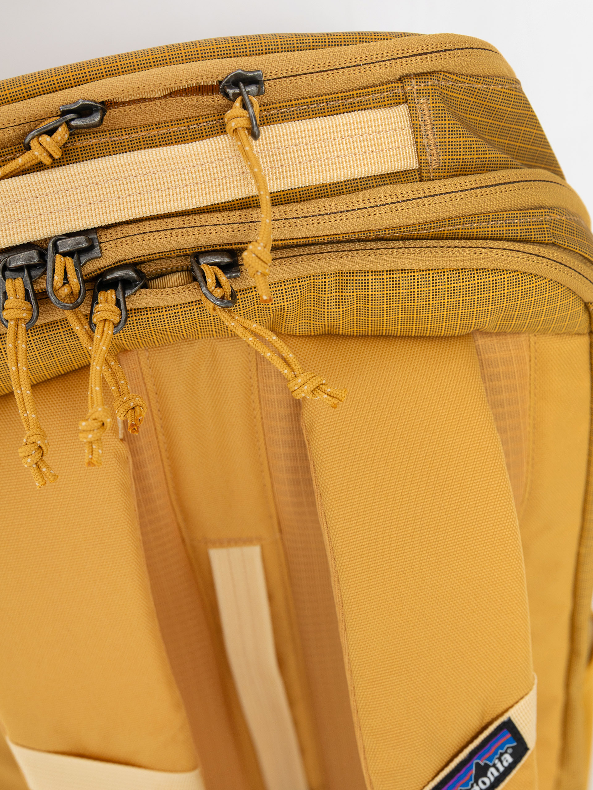 Plecak Patagonia Black Hole Pack 32L (pufferfish gold w/beeswax tan)