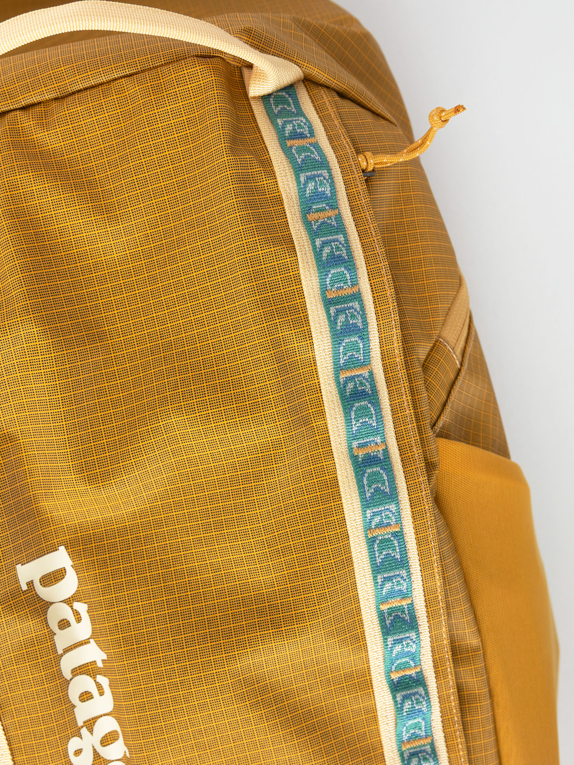 Plecak Patagonia Black Hole Pack 32L (pufferfish gold w/beeswax tan)