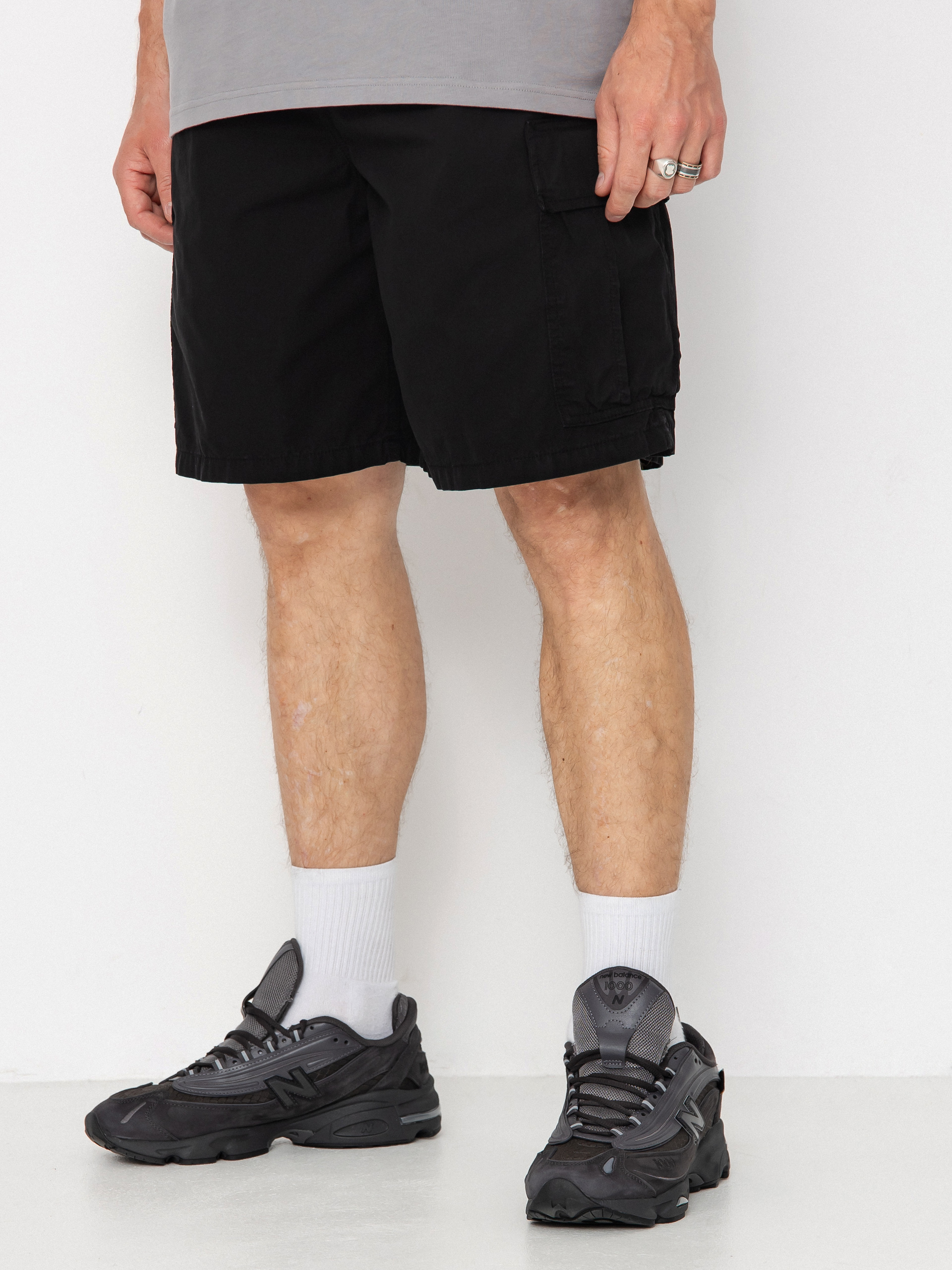 Szorty Carhartt WIP Cole Cargo (black/garment dyed)