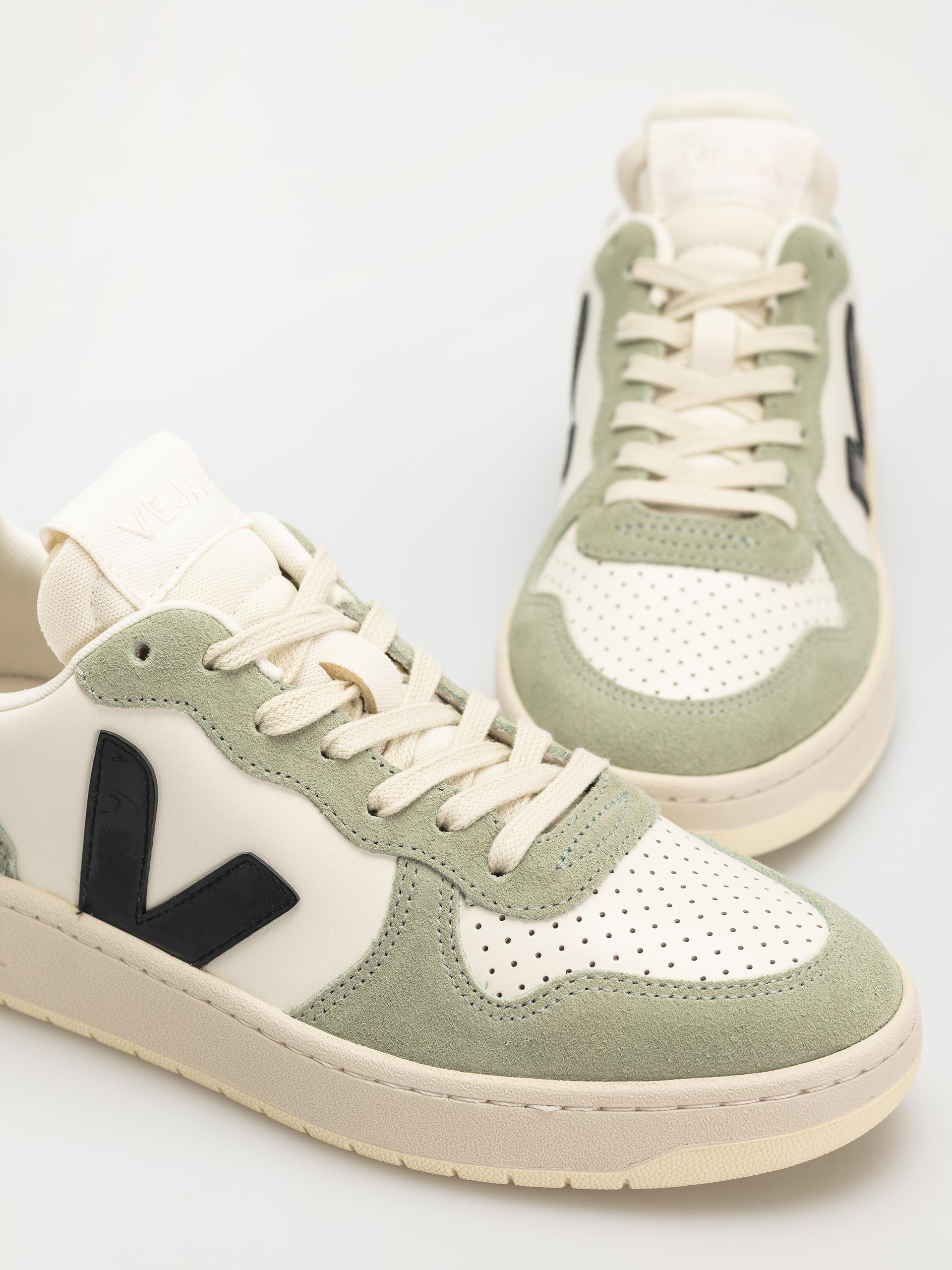 Buty Veja V-10 Wmn (pure black clay)