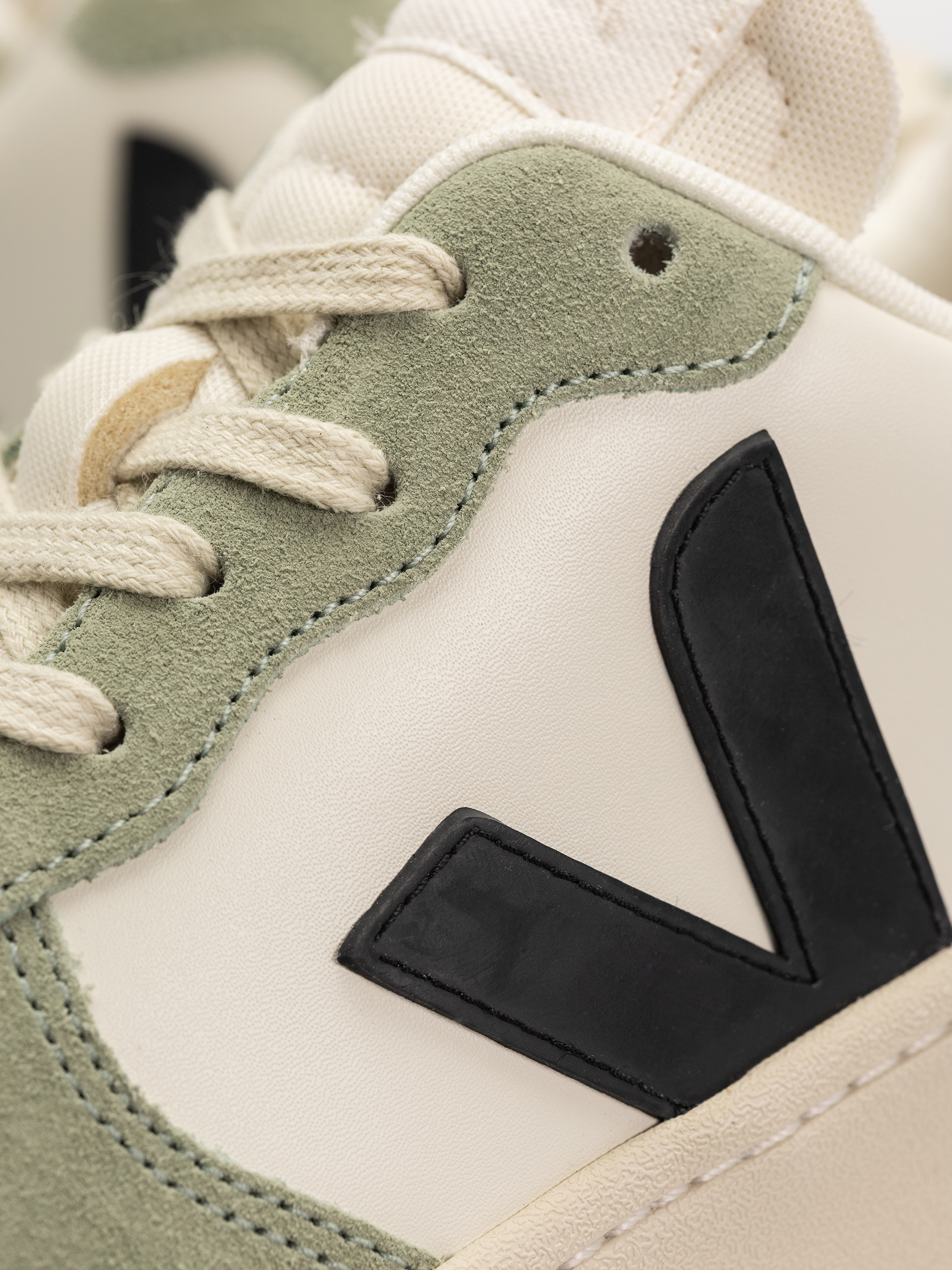 Buty Veja V-10 Wmn (pure black clay)