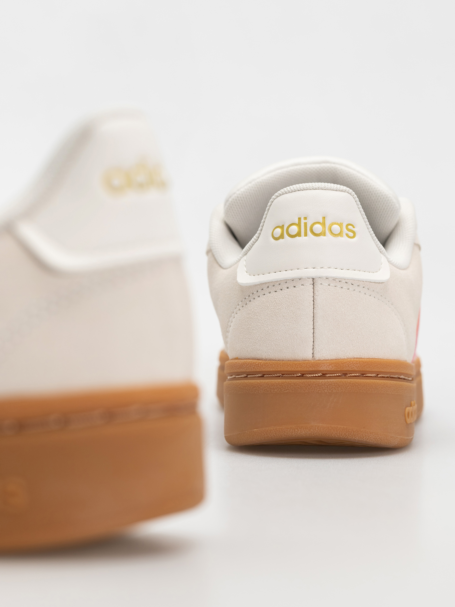 Buty adidas Grand Court Alpha 0 Wmn (owhite/blipnk/goldmt)