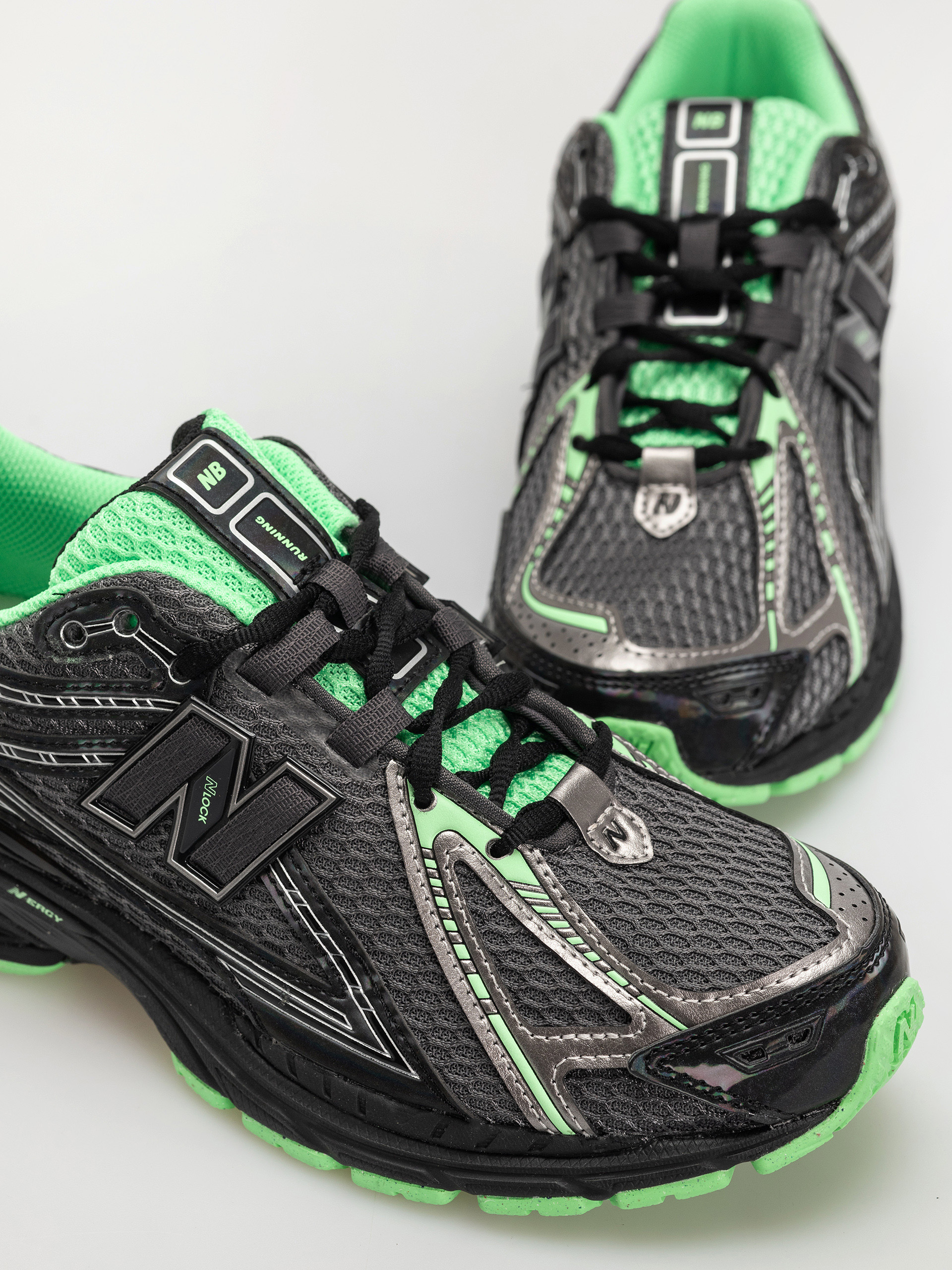 Buty New Balance 1906 (dark silver metallic)