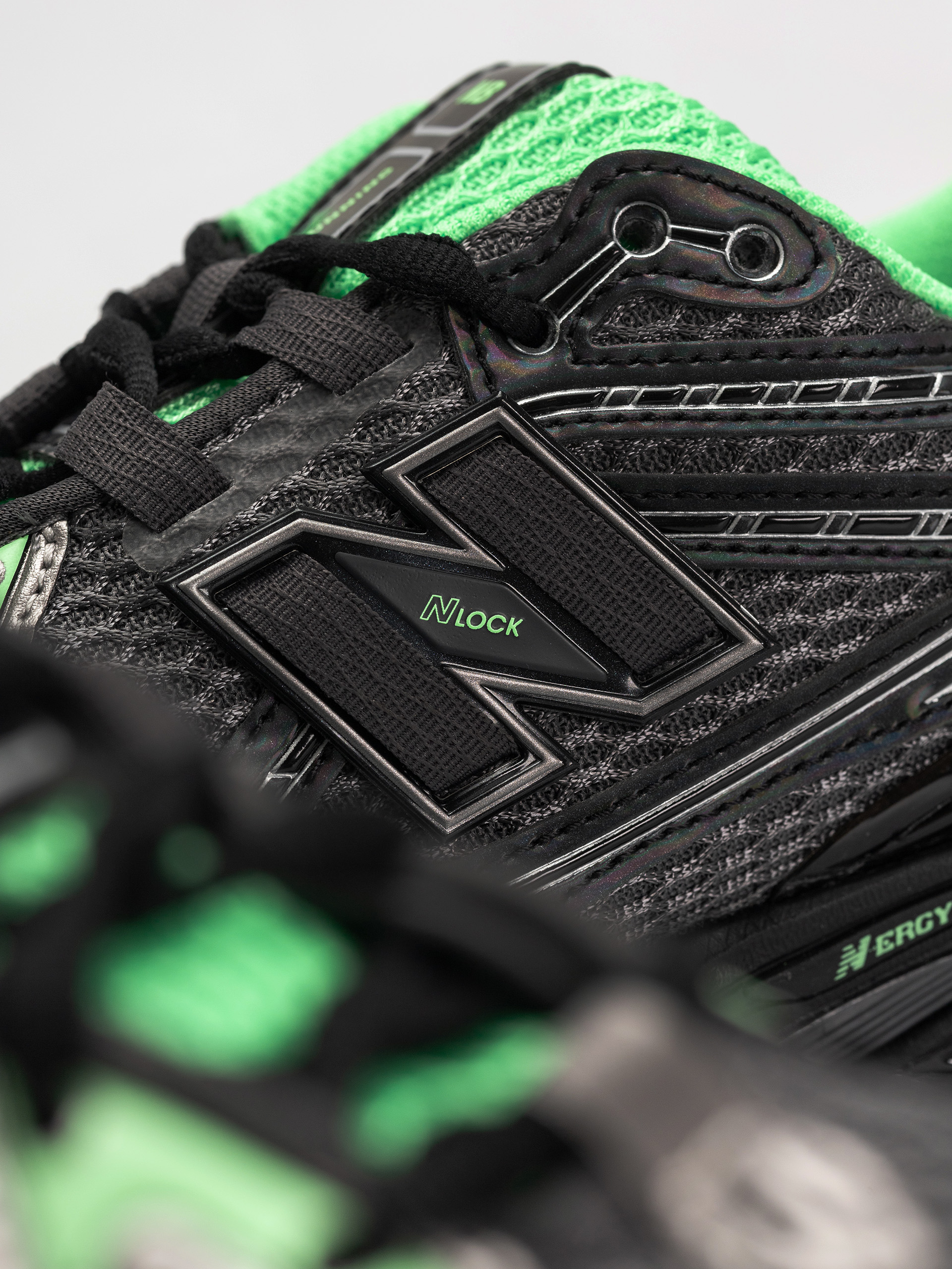 Buty New Balance 1906 (dark silver metallic)