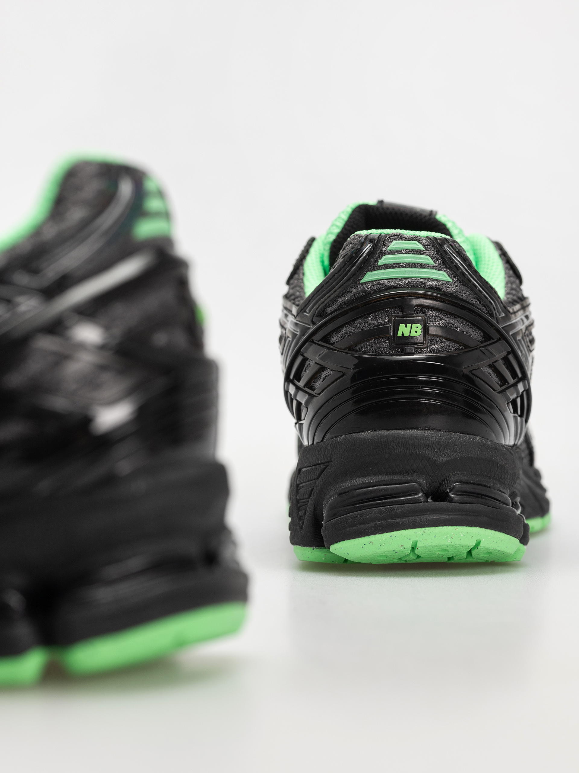 Buty New Balance 1906 (dark silver metallic)