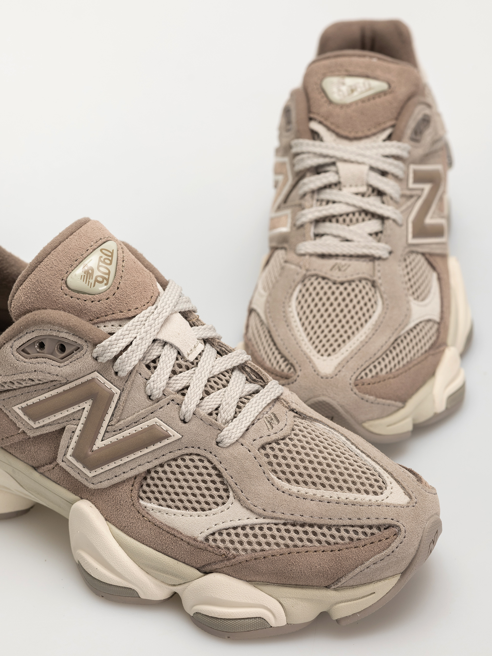 Buty New Balance 9060 (mushroom)