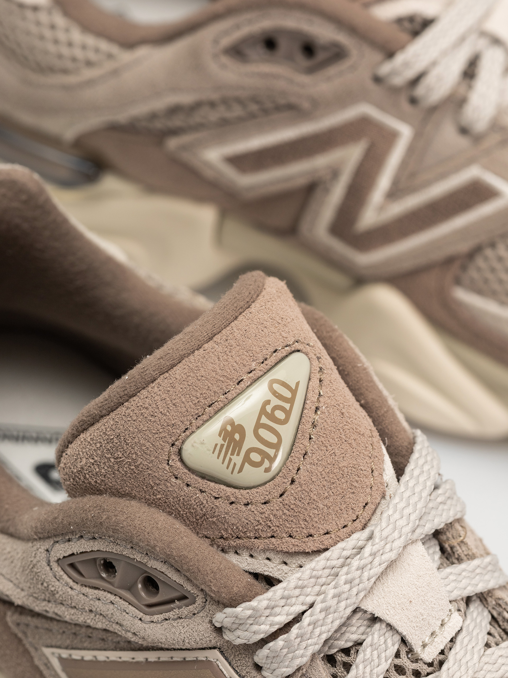 Buty New Balance 9060 (mushroom)
