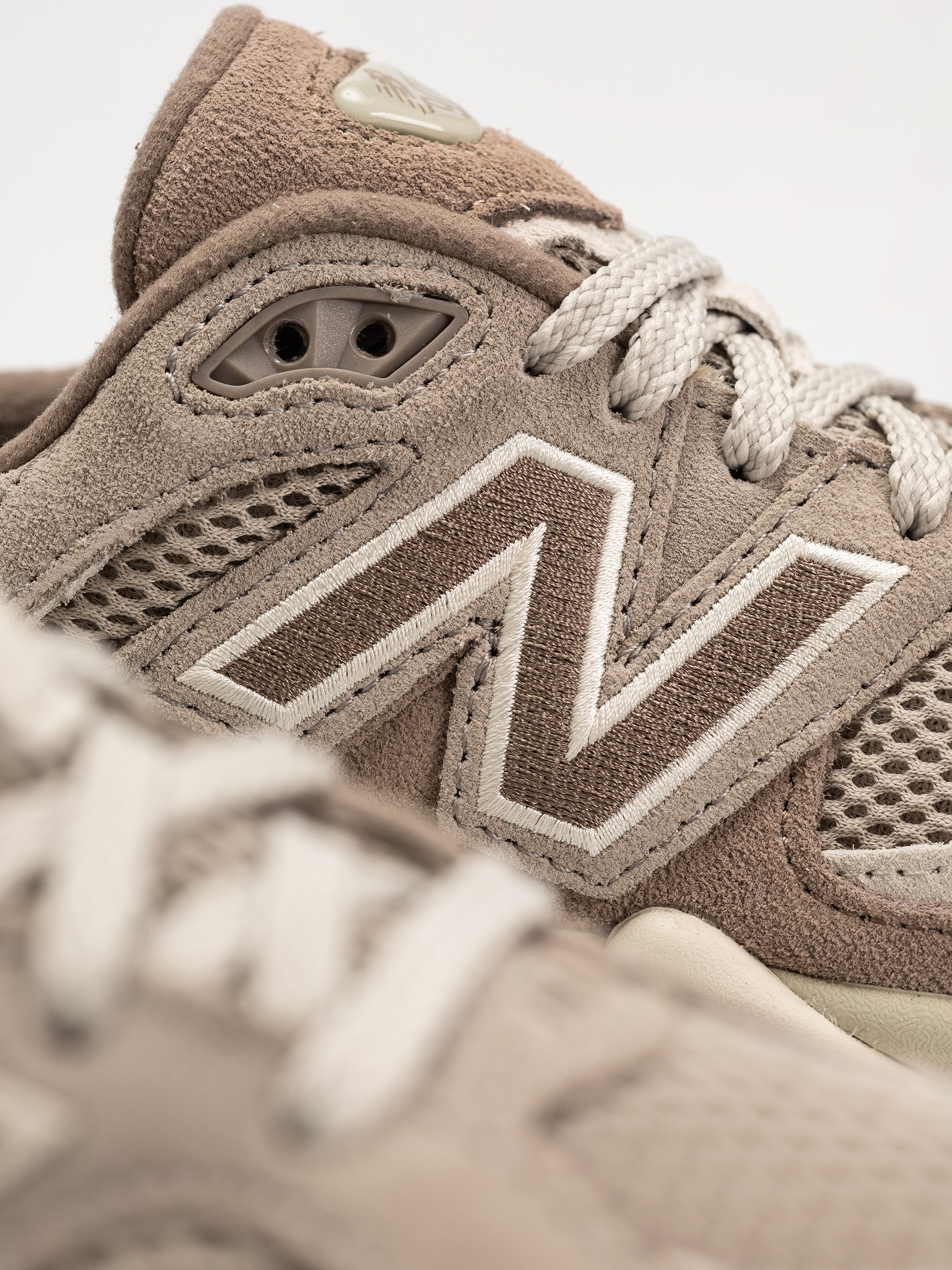 Buty New Balance 9060 (mushroom)