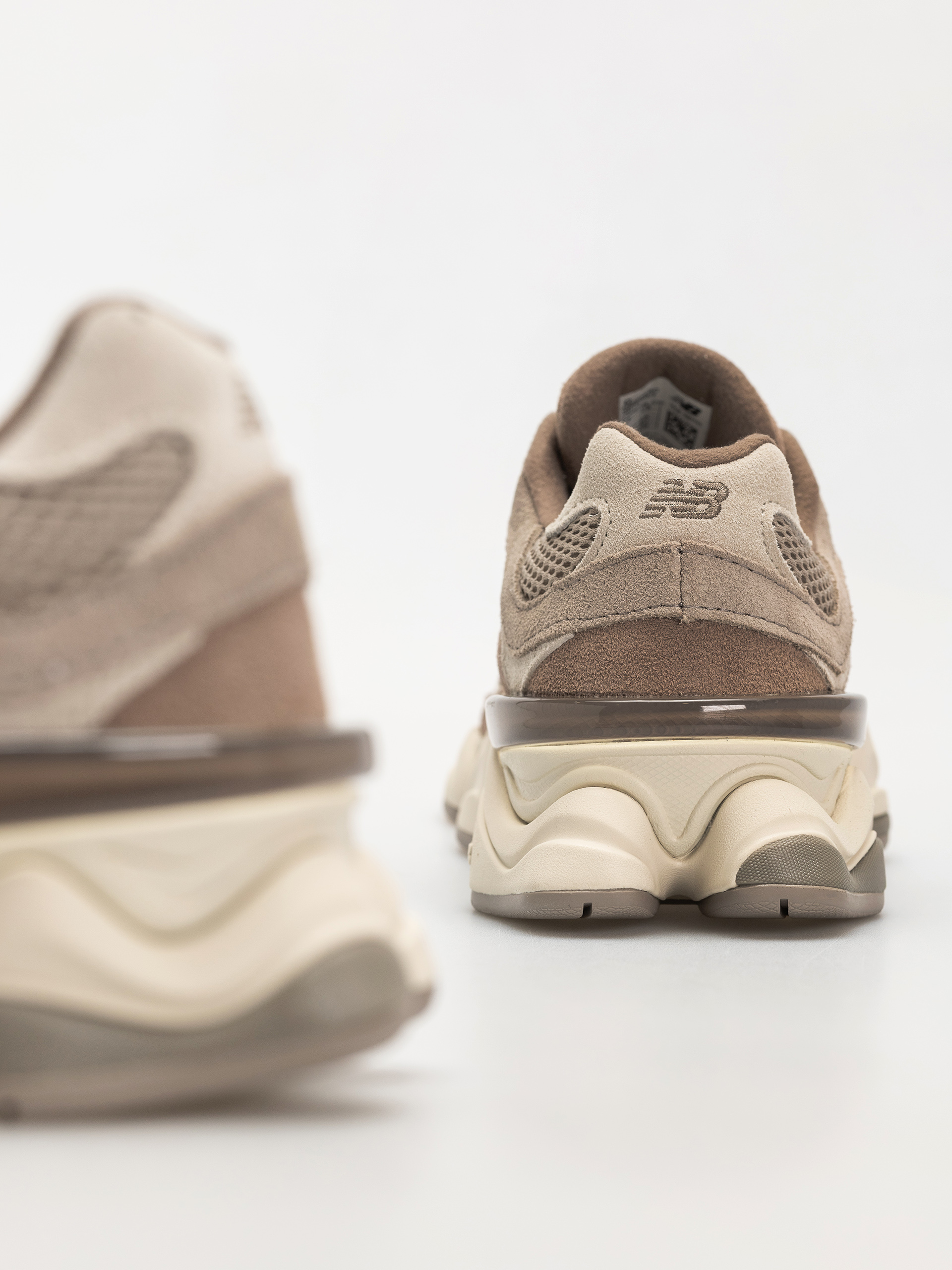 Buty New Balance 9060 (mushroom)
