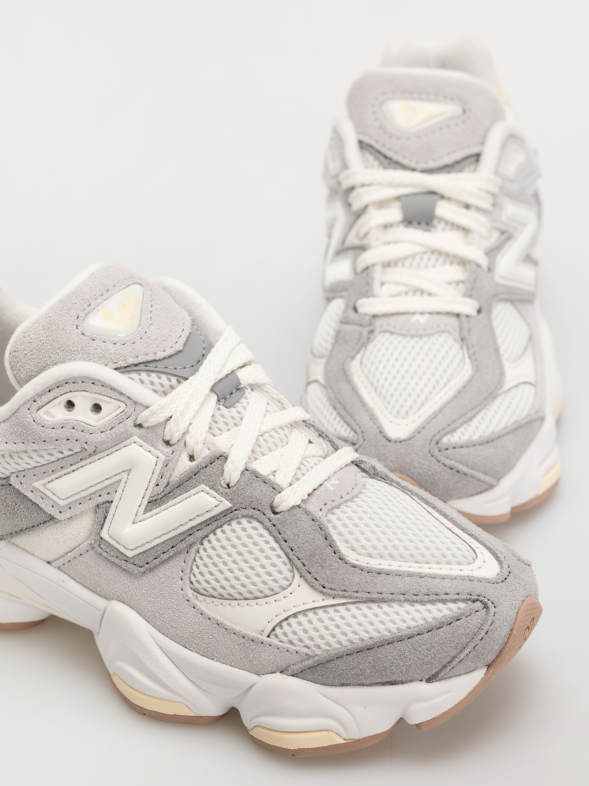 Buty New Balance 9060 JR (sea salt)