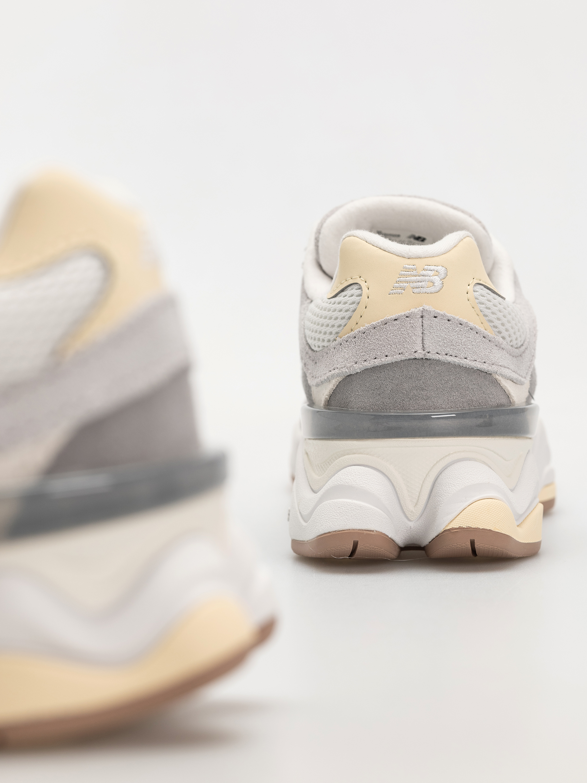 Buty New Balance 9060 JR (sea salt)