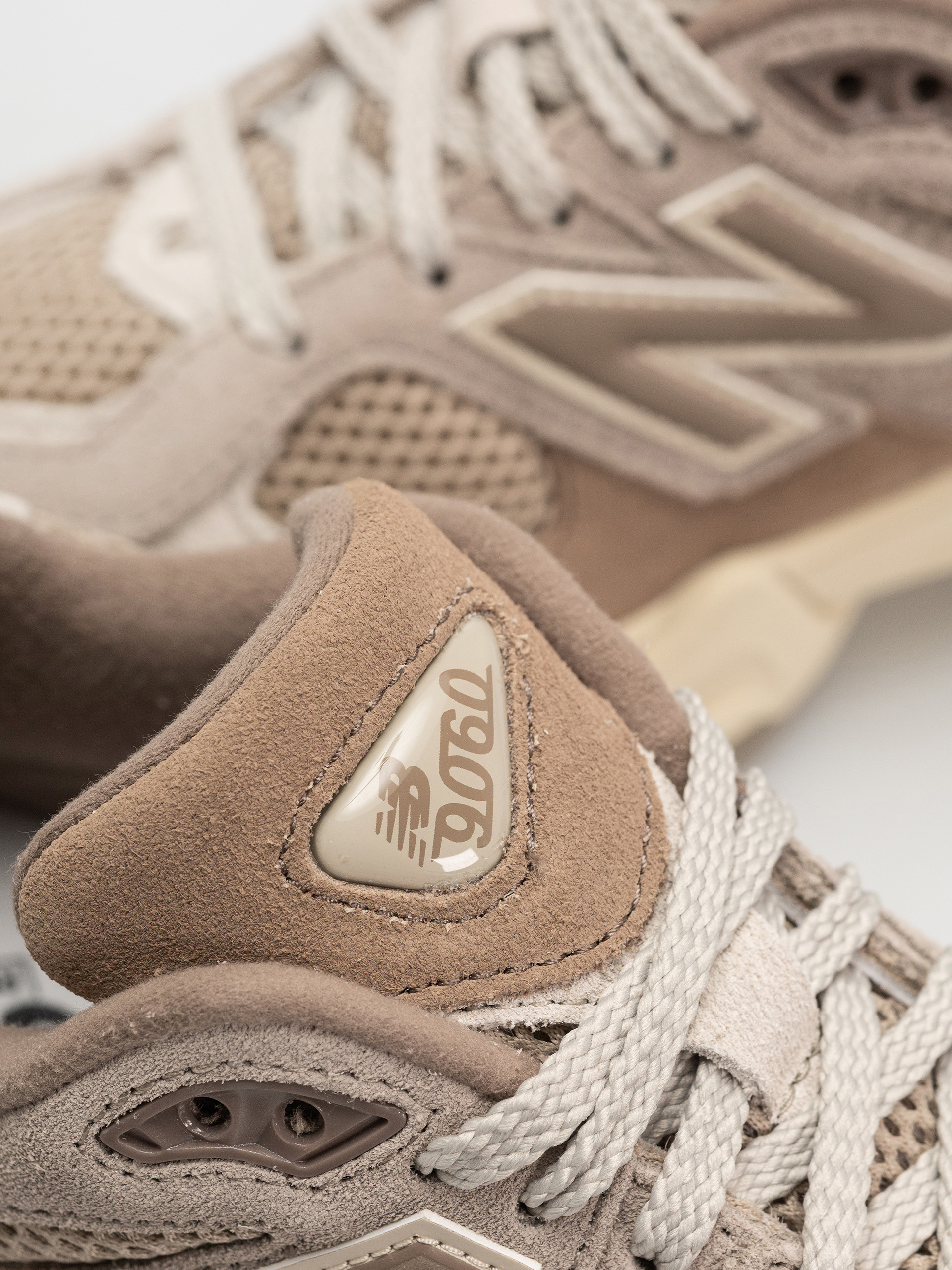 Buty New Balance 9060 JR (mushroom)