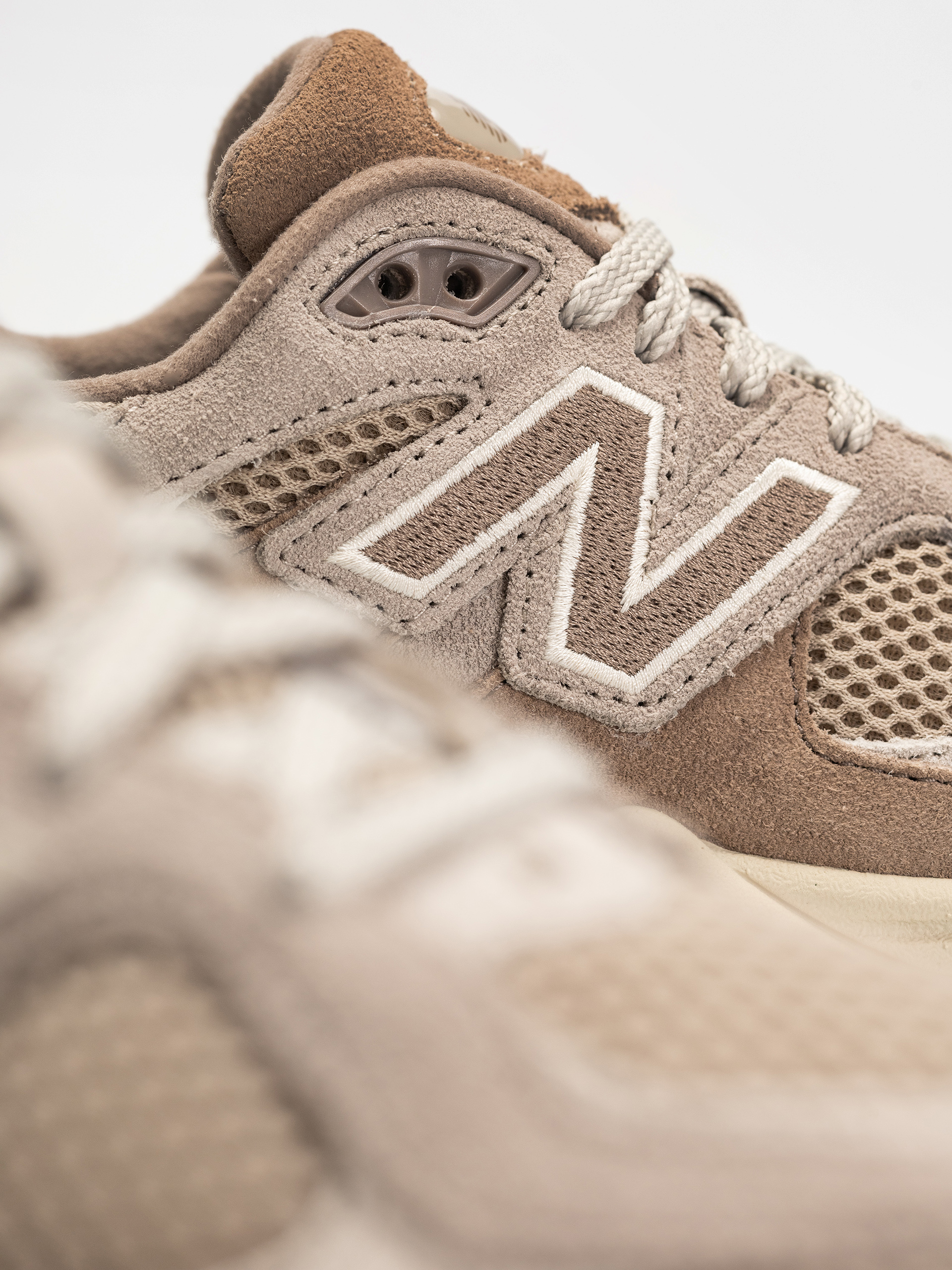 Buty New Balance 9060 JR (mushroom)