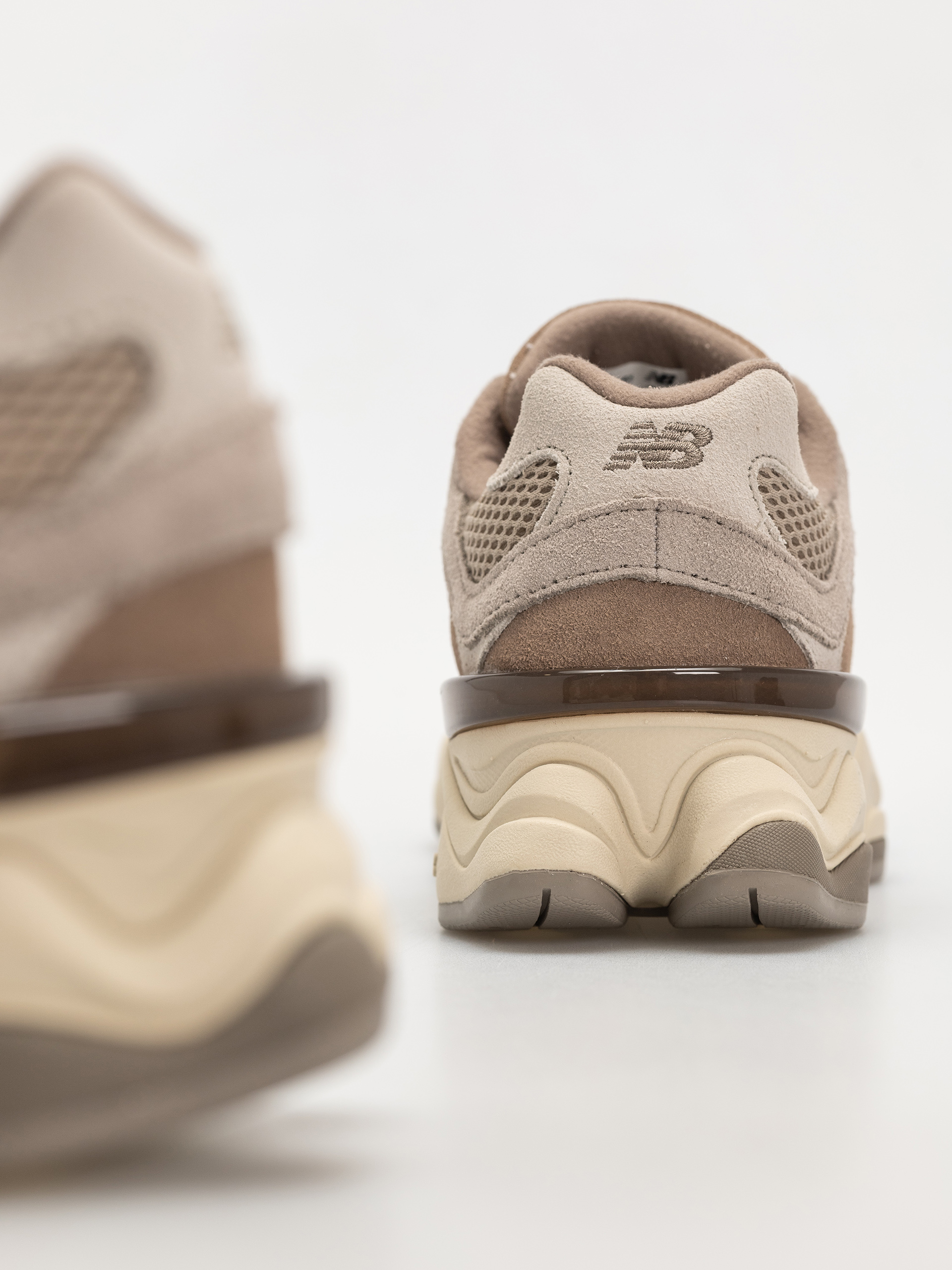 Buty New Balance 9060 JR (mushroom)
