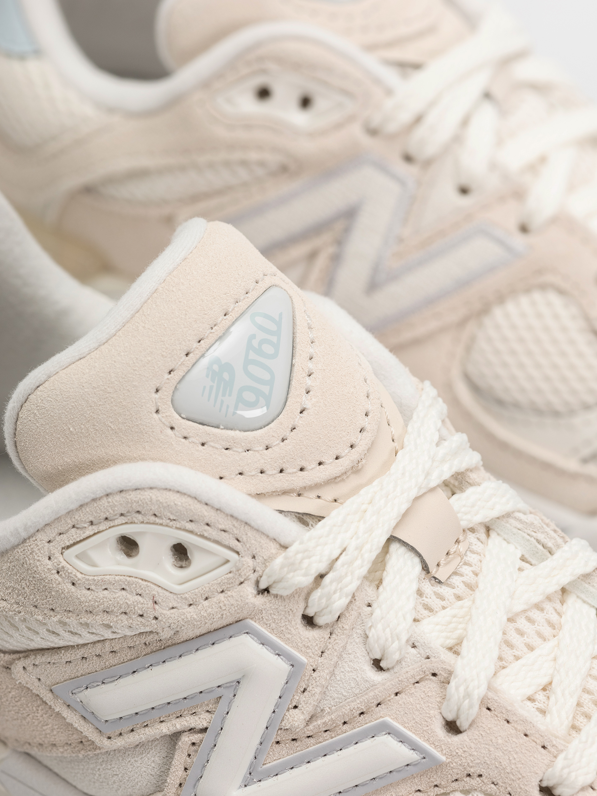 Buty New Balance 9060 JR (sea salt)
