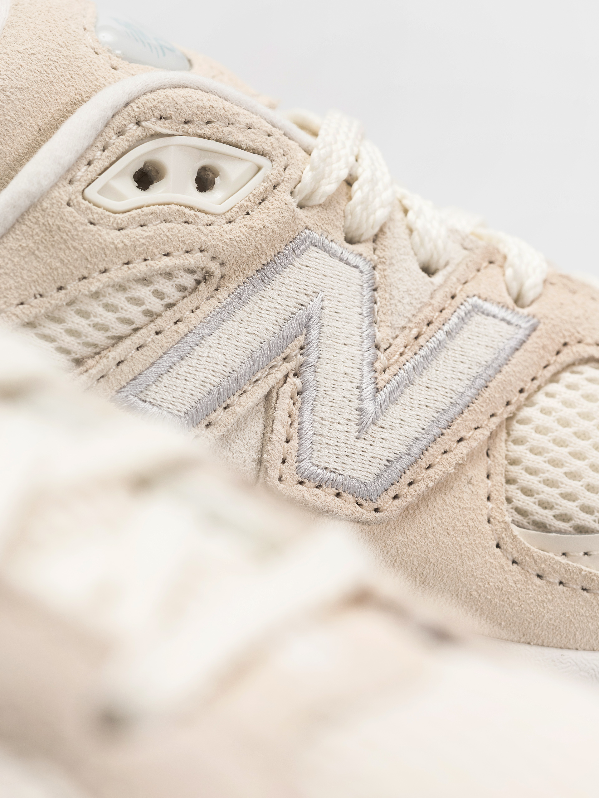 Buty New Balance 9060 JR (sea salt)