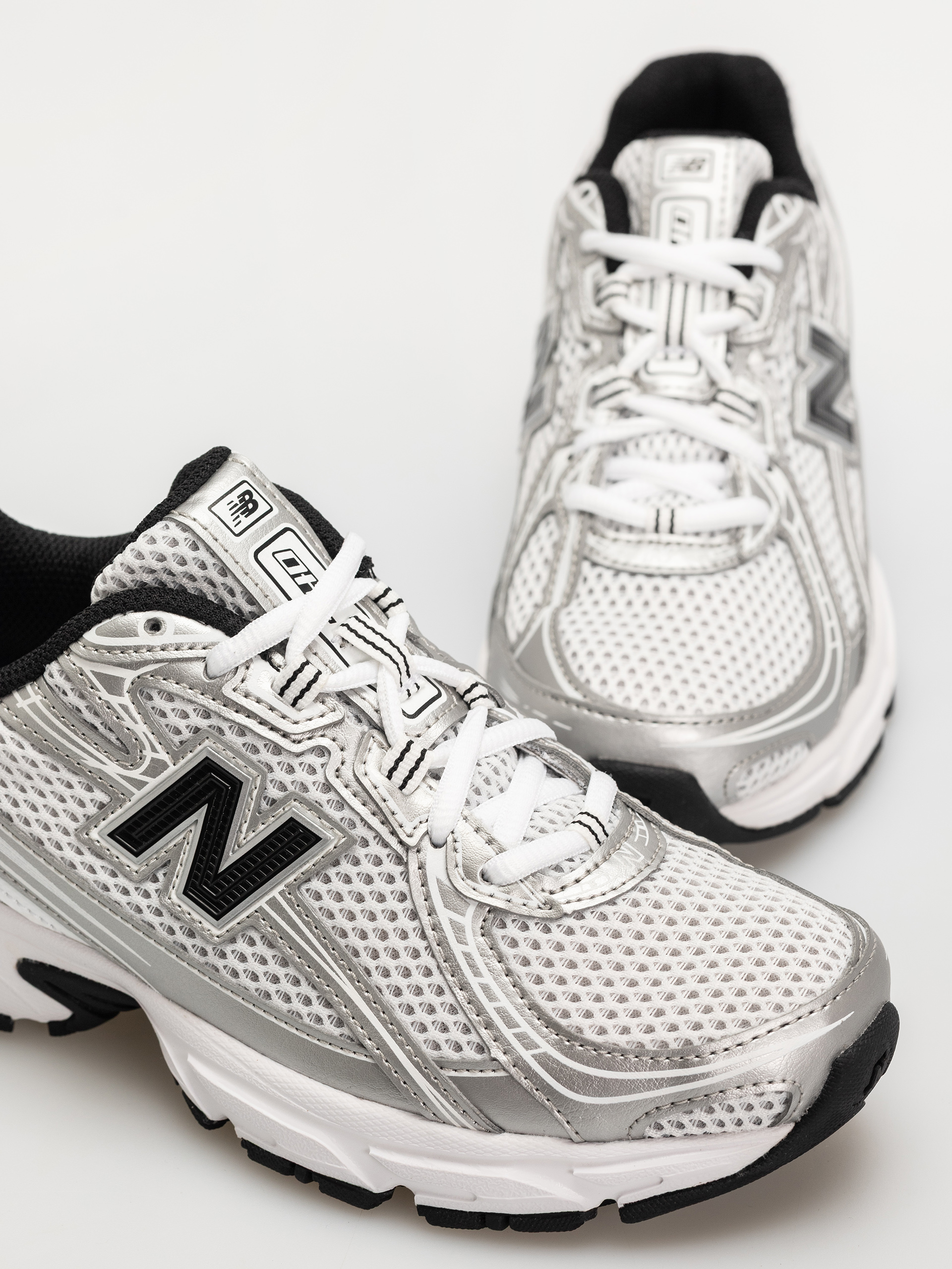 Buty New Balance 740 JR (silver metallic)