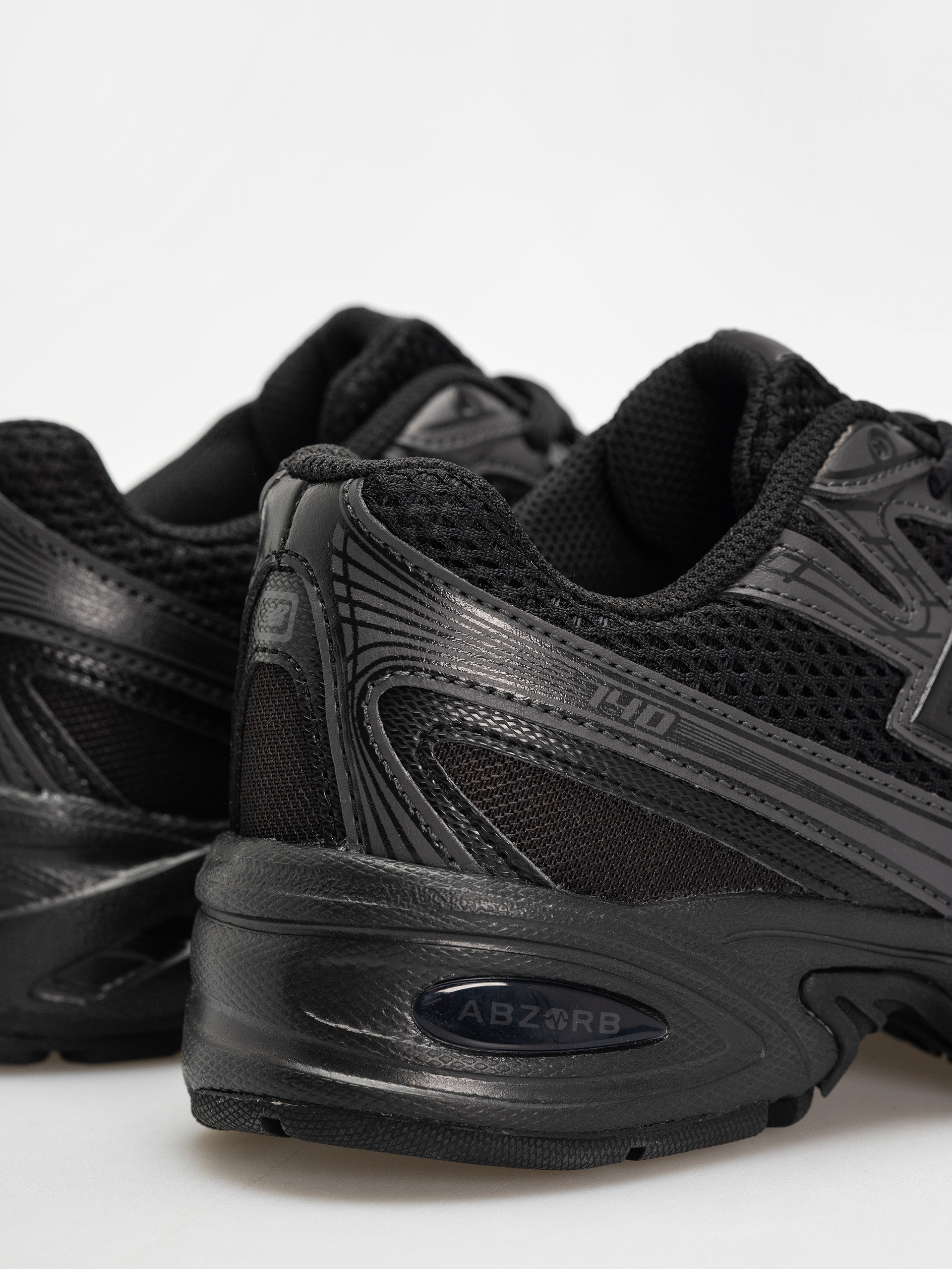 Buty New Balance 740 JR (black cement)