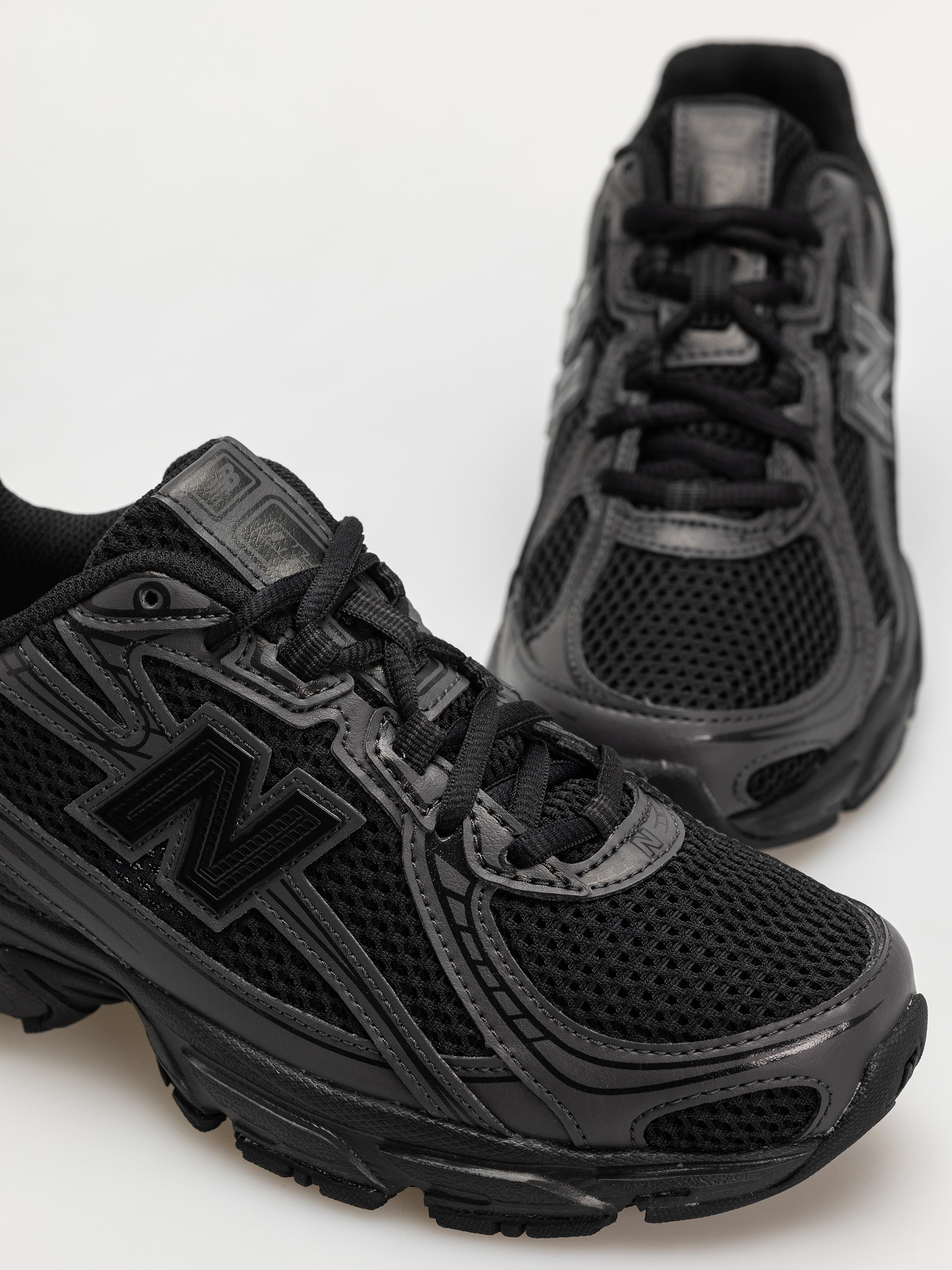 Buty New Balance 740 JR (black cement)