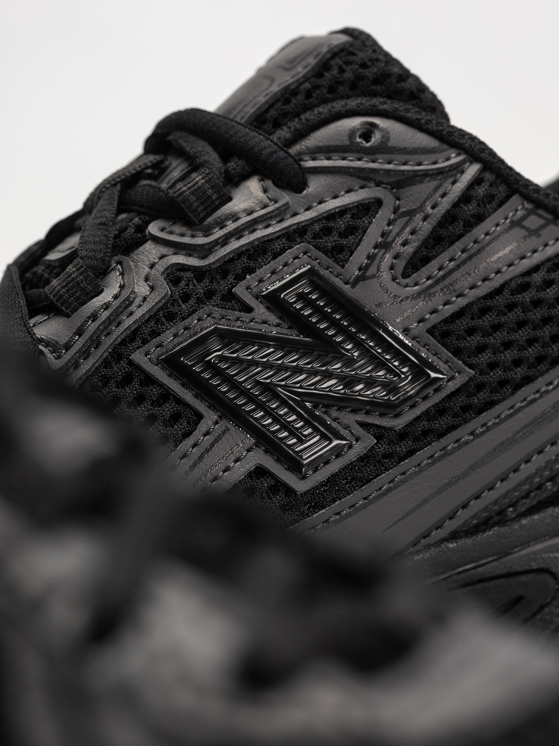 Buty New Balance 740 JR (black cement)