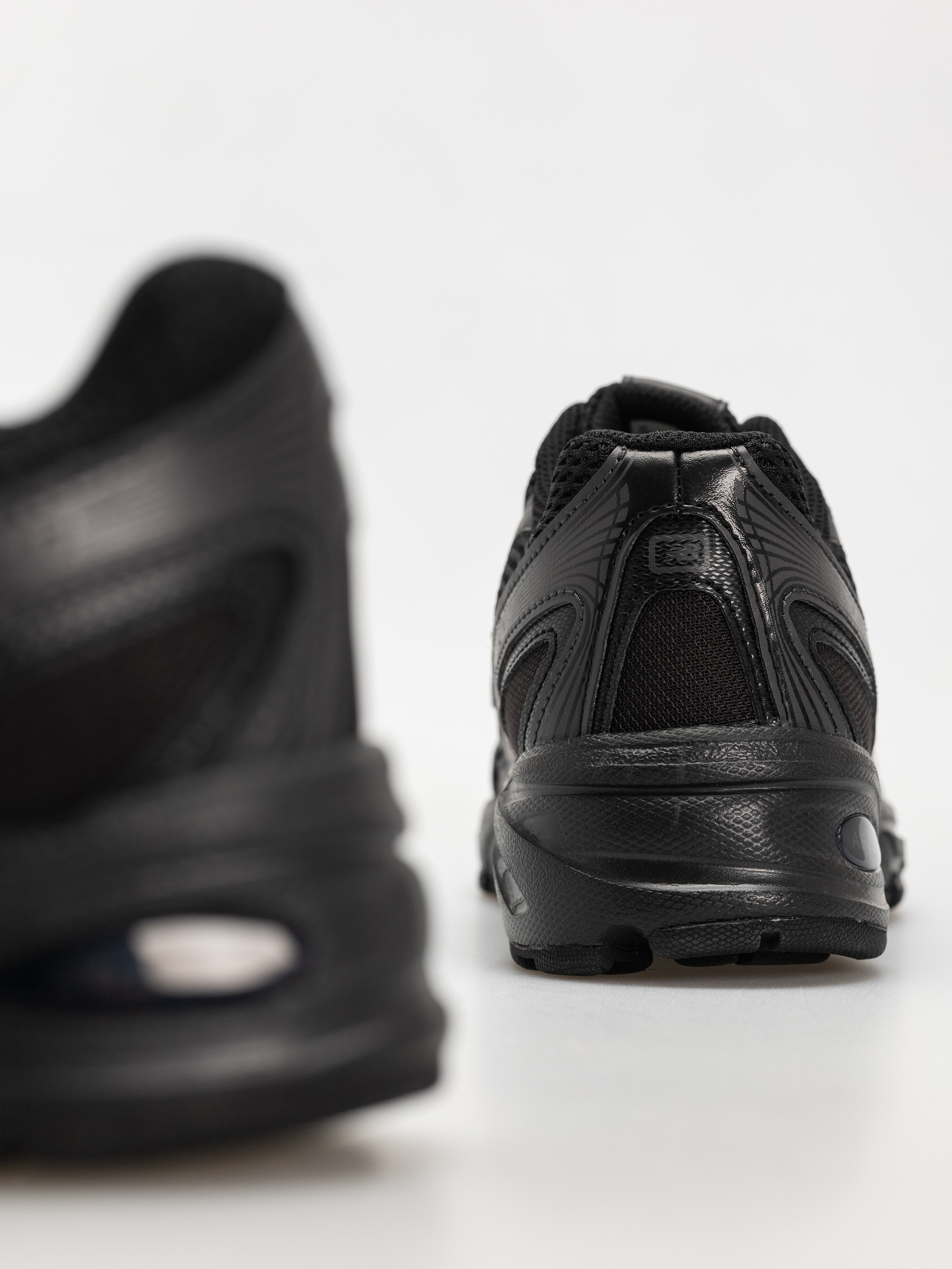 Buty New Balance 740 JR (black cement)